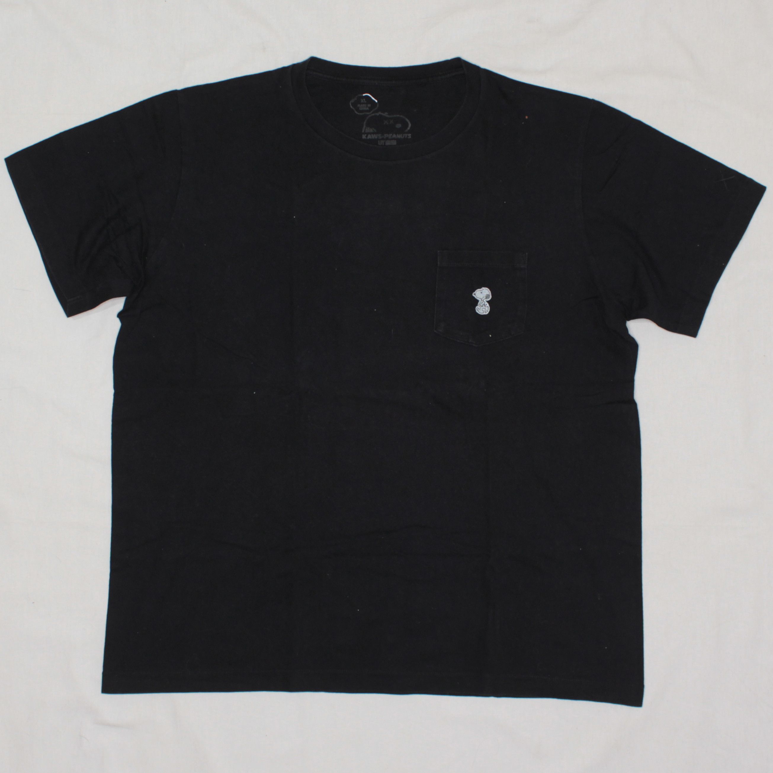 Kaws × Peanuts × Uniqlo Kaws x Uniqlo x Peanuts Tee Black Pocet Size US XL / EU 56 / 4 - 2 Thumbnail