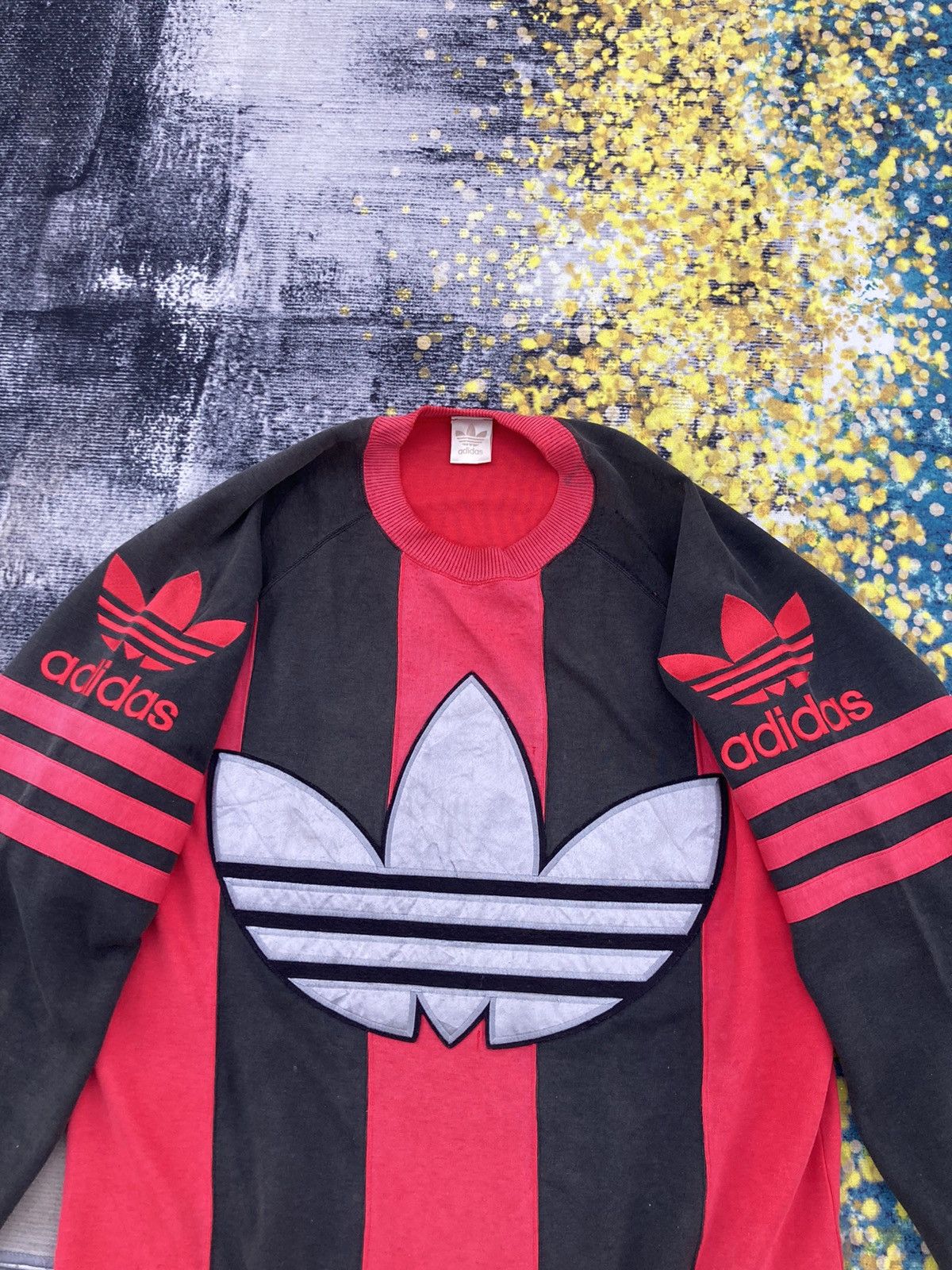 DISTRESSED ADIDAS VINTAGE BIG LOGO
