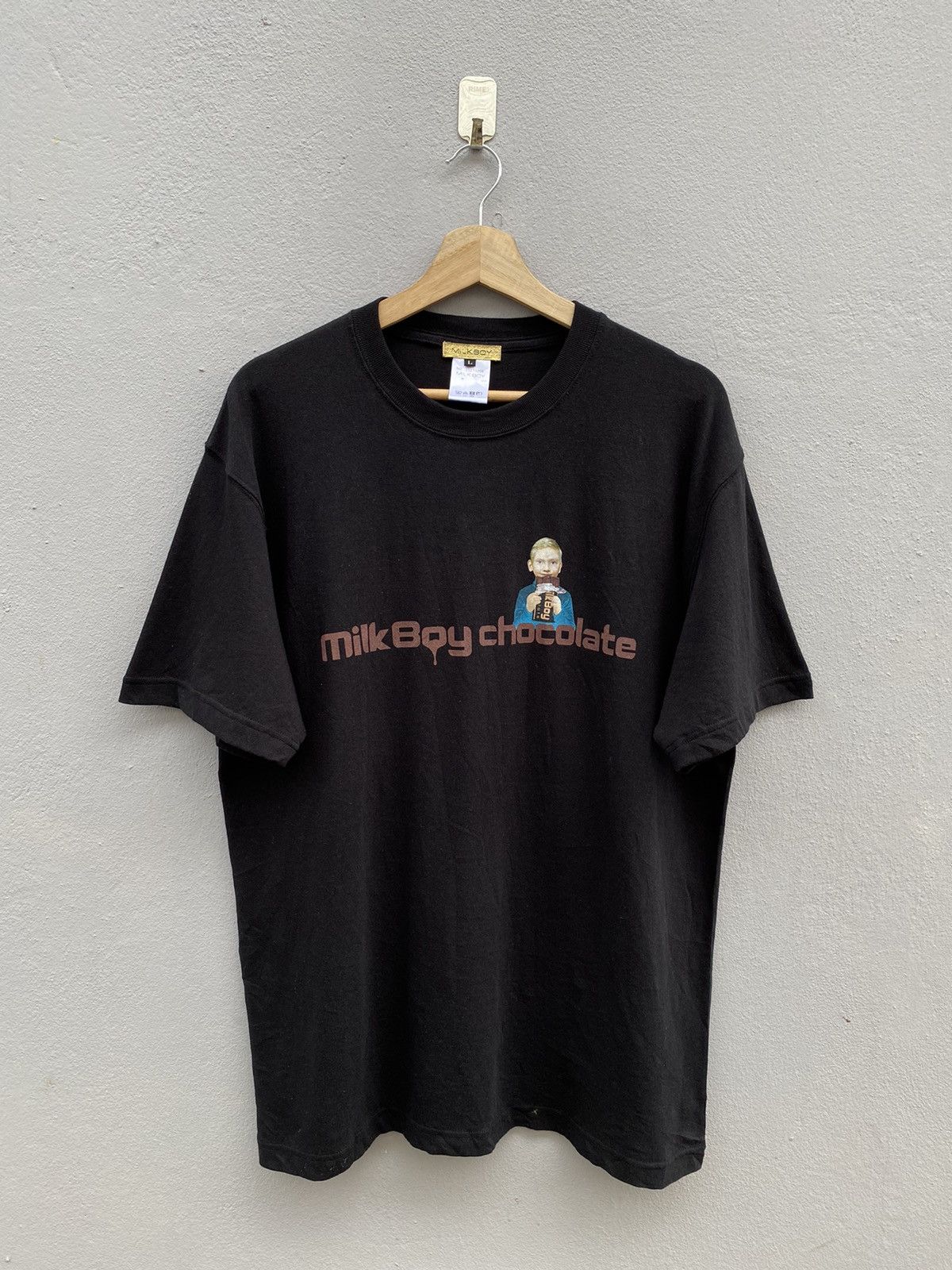 20471120 × Beauty Beast × Japanese Brand 💥MILKBOY CHOCOLATE “Gold Tag” Special Edition Tee Size US L / EU 52-54 / 3 - 1 Thumbnail