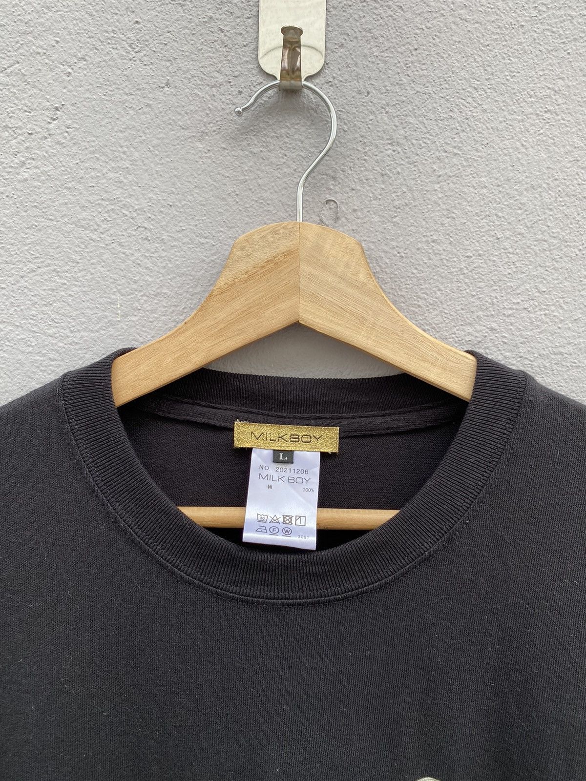 20471120 × Beauty Beast × Japanese Brand 💥MILKBOY CHOCOLATE “Gold Tag” Special Edition Tee Size US L / EU 52-54 / 3 - 3 Thumbnail