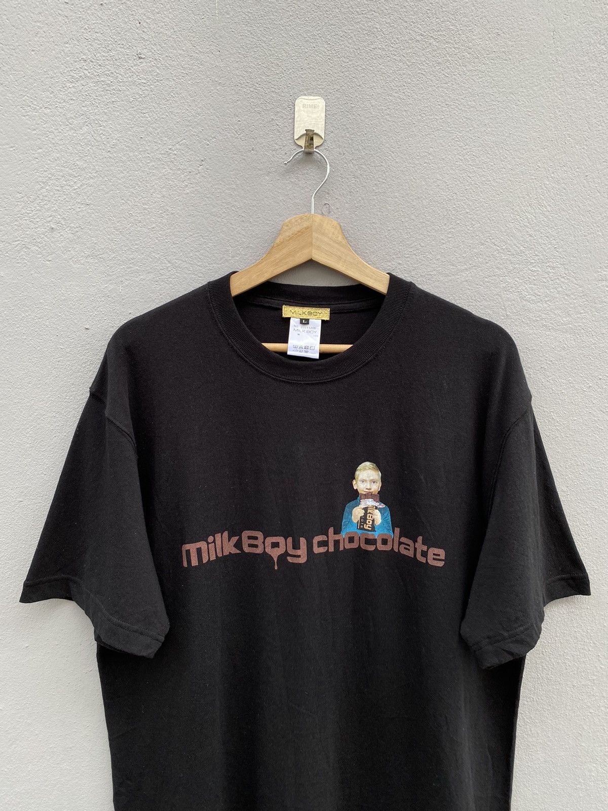 20471120 × Beauty Beast × Japanese Brand 💥MILKBOY CHOCOLATE “Gold Tag” Special Edition Tee Size US L / EU 52-54 / 3 - 2 Thumbnail