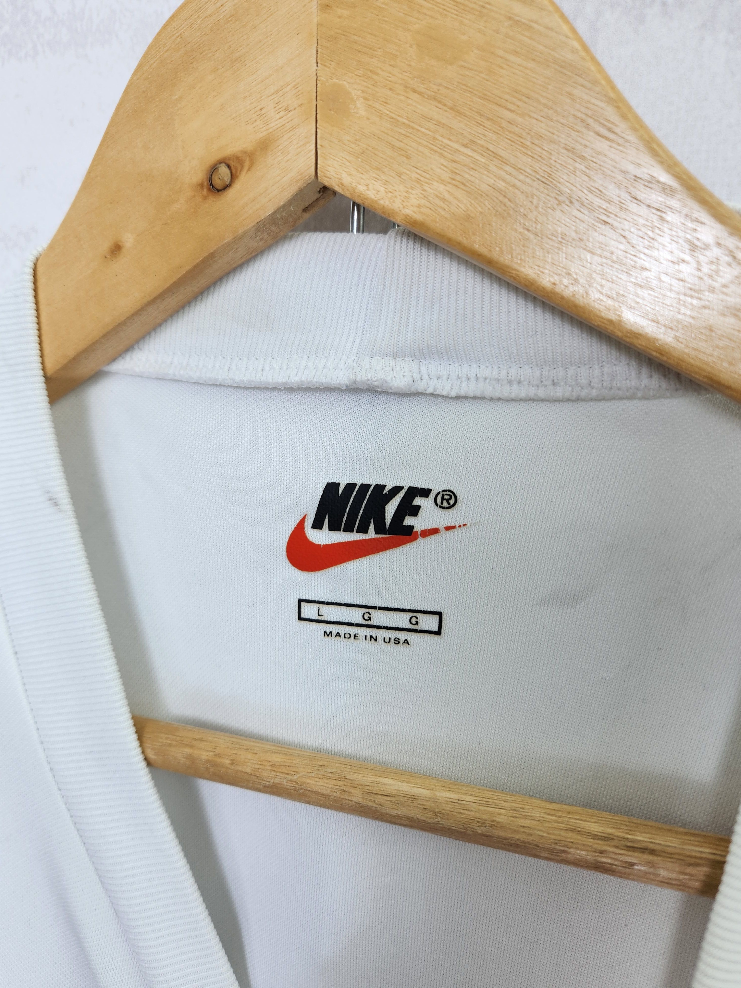 Nike Vintage Nike y2k big logo made in USA shirt L Size US L / EU 52-54 / 3 - 7 Thumbnail