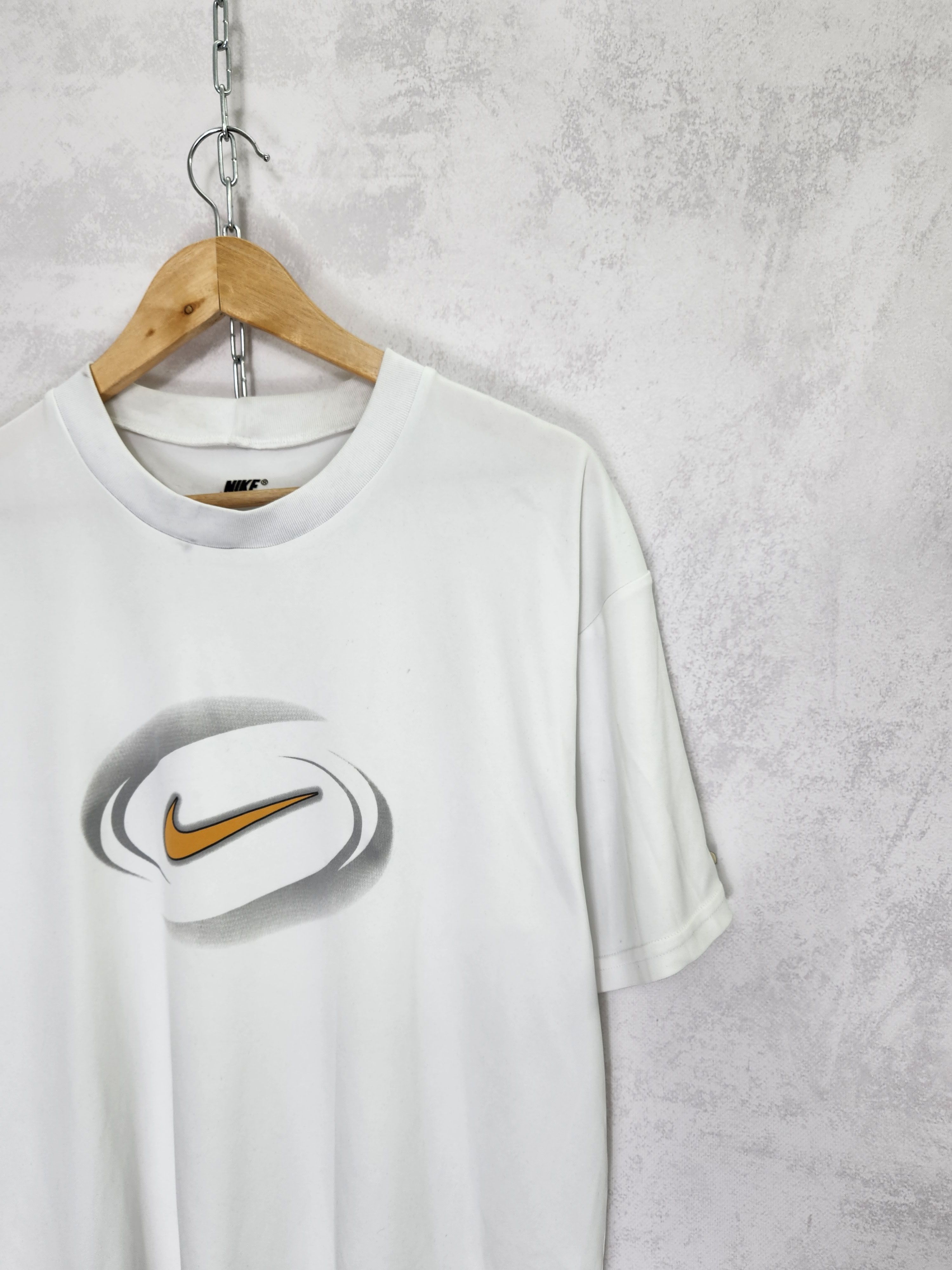 Nike Vintage Nike y2k big logo made in USA shirt L Size US L / EU 52-54 / 3 - 3 Thumbnail