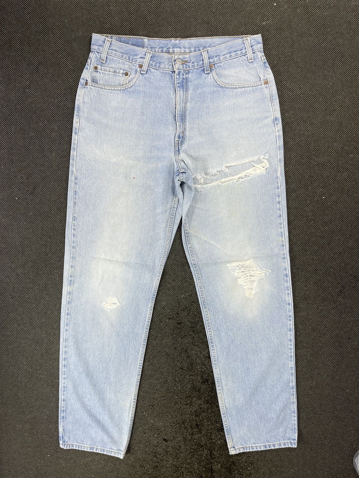 Levi's × Vintage 90s Vintage Levis 550 Light Wash Ripped Jeans - J439 Size US 36 / EU 52 - 1 Thumbnail