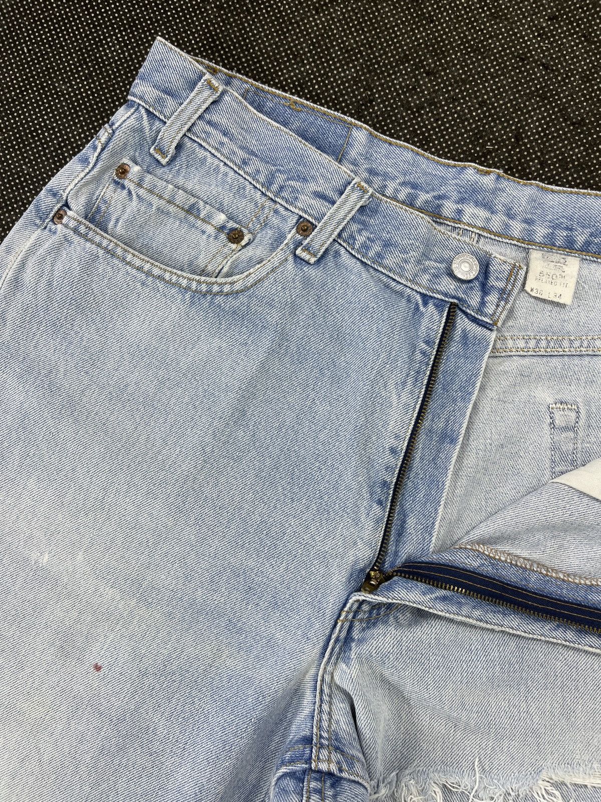 Levi's × Vintage 90s Vintage Levis 550 Light Wash Ripped Jeans - J439 Size US 36 / EU 52 - 6 Thumbnail