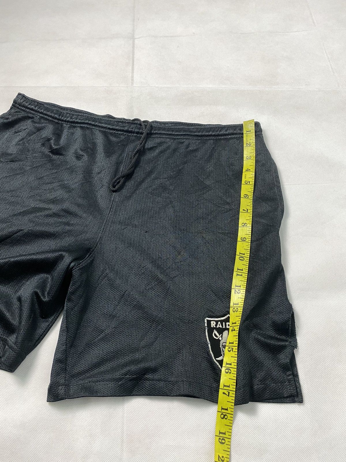 Reebok × Vintage Vintage Reebok x Raiders Short Pant Size US 35 - 13 Thumbnail