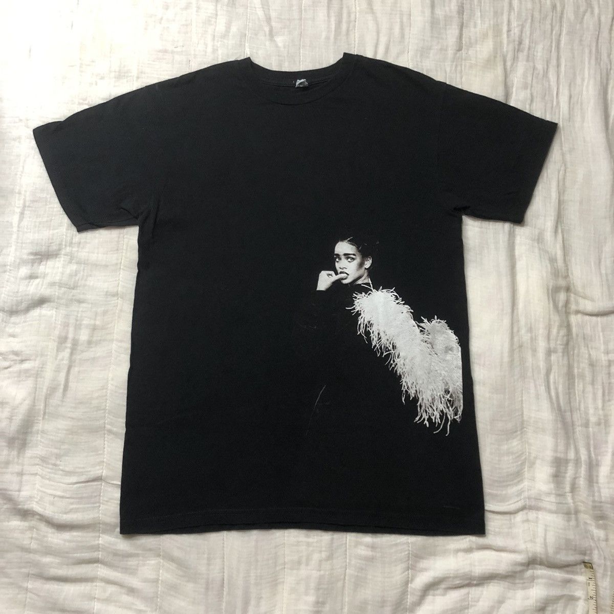Band Tees Rihanna Tour 2016 T Shirt Size US M / EU 48-50 / 2 - 1 Thumbnail