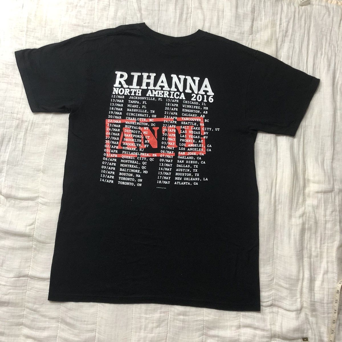 Band Tees Rihanna Tour 2016 T Shirt Size US M / EU 48-50 / 2 - 3 Thumbnail