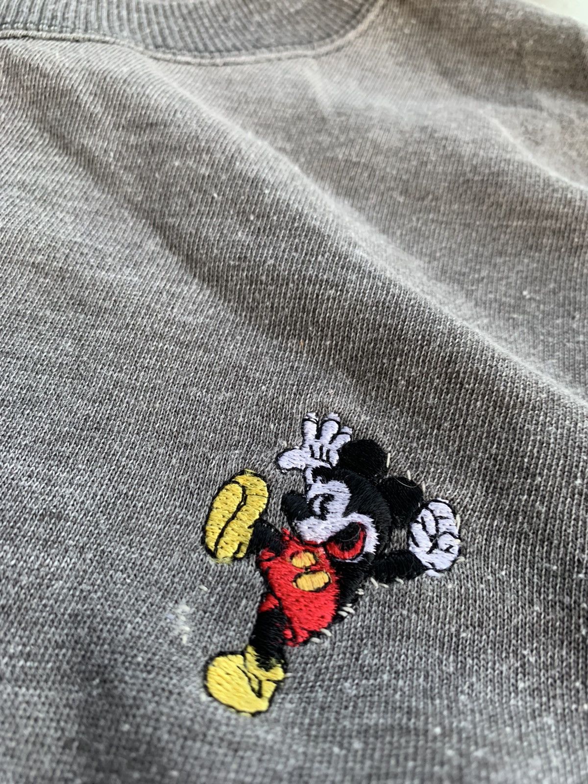 Disney 90s Thrashed Faded Embroided Disney Mickey Mouse Sweatshirt Size US L / EU 52-54 / 3 - 3 Thumbnail