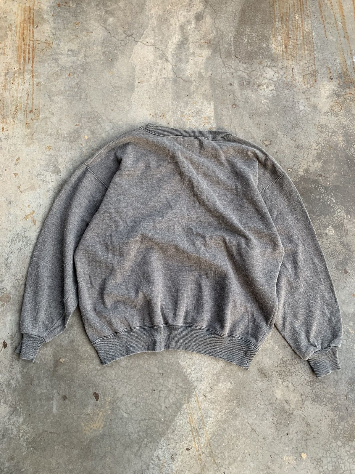 Disney 90s Thrashed Faded Embroided Disney Mickey Mouse Sweatshirt Size US L / EU 52-54 / 3 - 2 Thumbnail