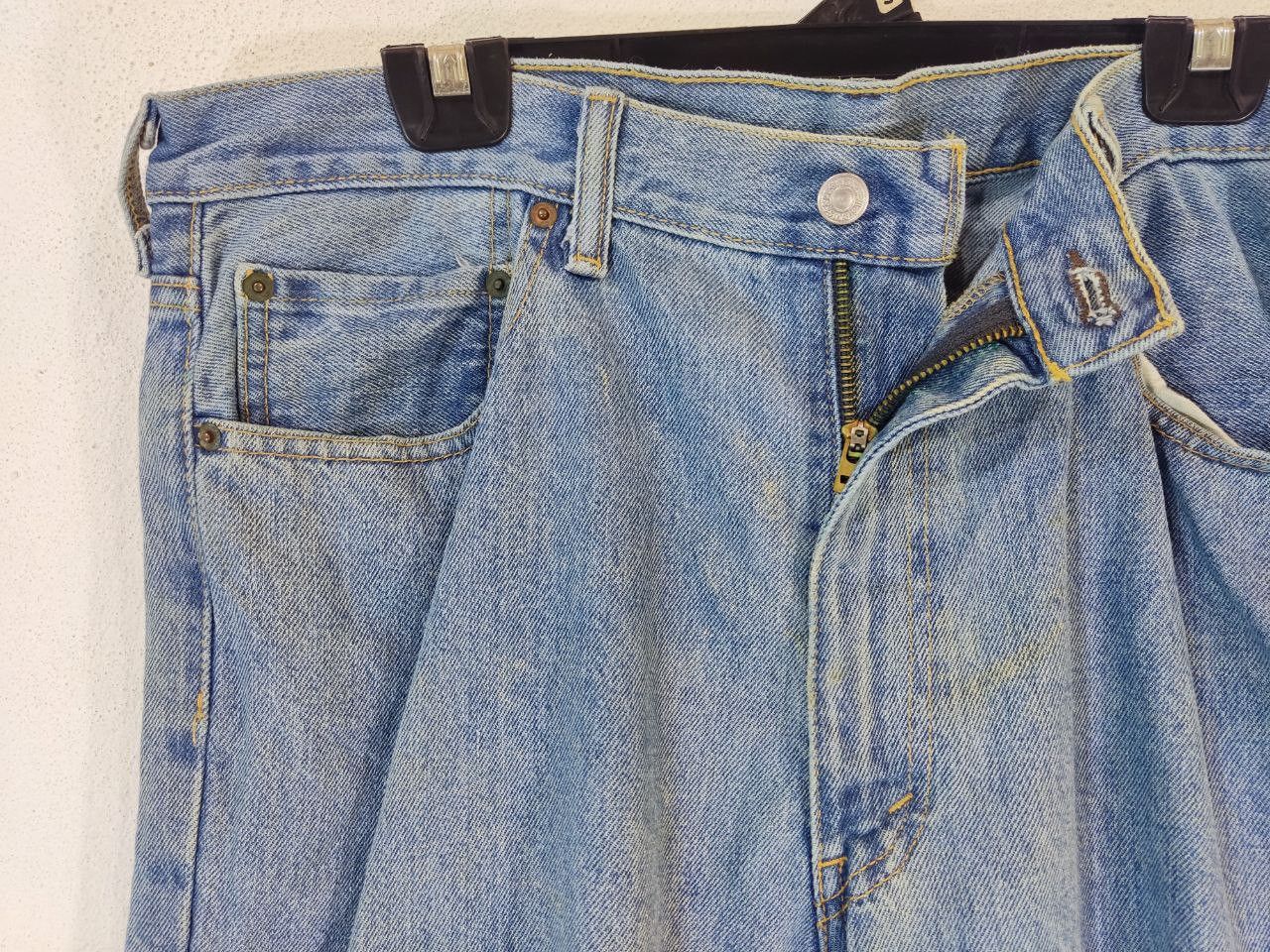 Levi's levis 550 relaxed fit light wash distressed denim Size US 39 - 7 Thumbnail