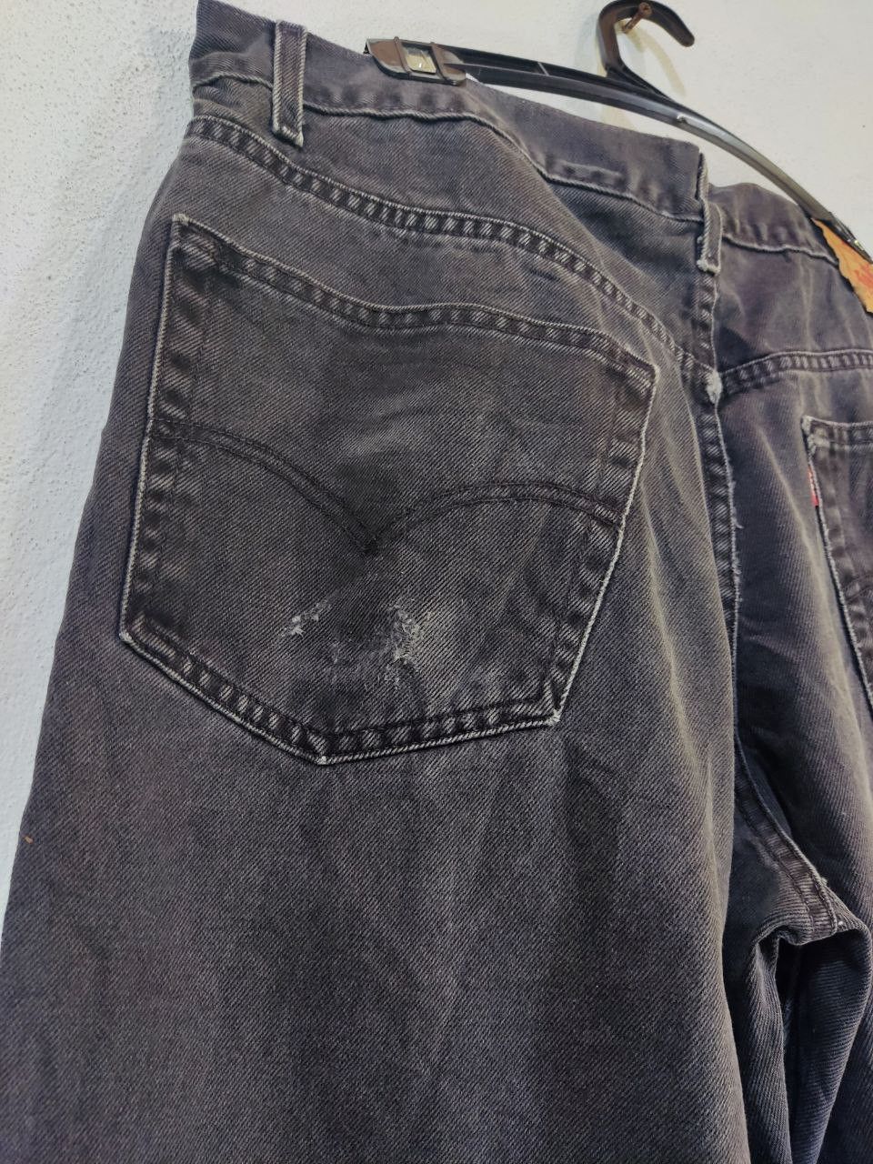 Levi's vintage levis 550 super black relaxed fit denim Size US 39 - 15 Thumbnail