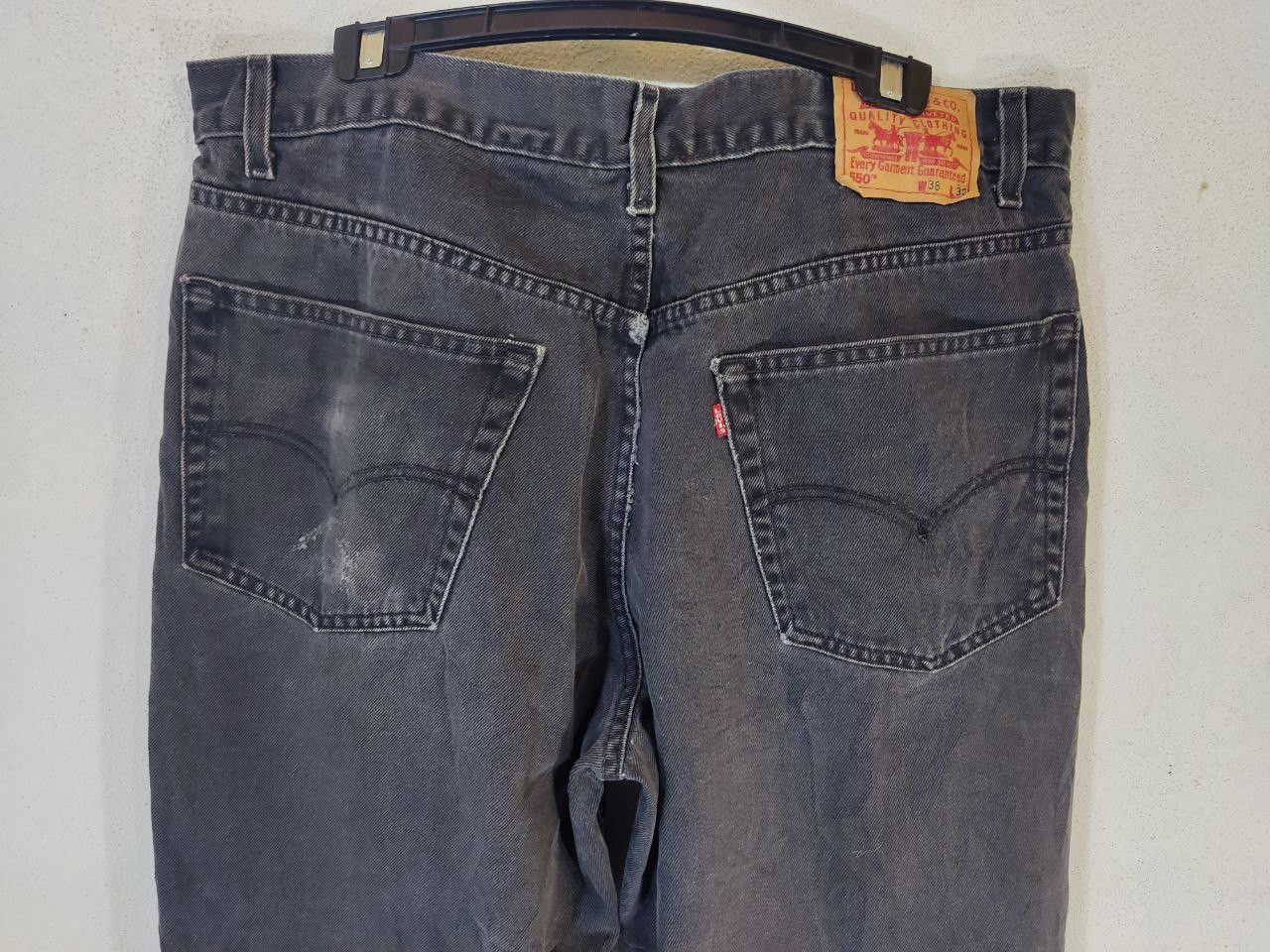 Levi's vintage levis 550 super black relaxed fit denim Size US 39 - 16 Thumbnail