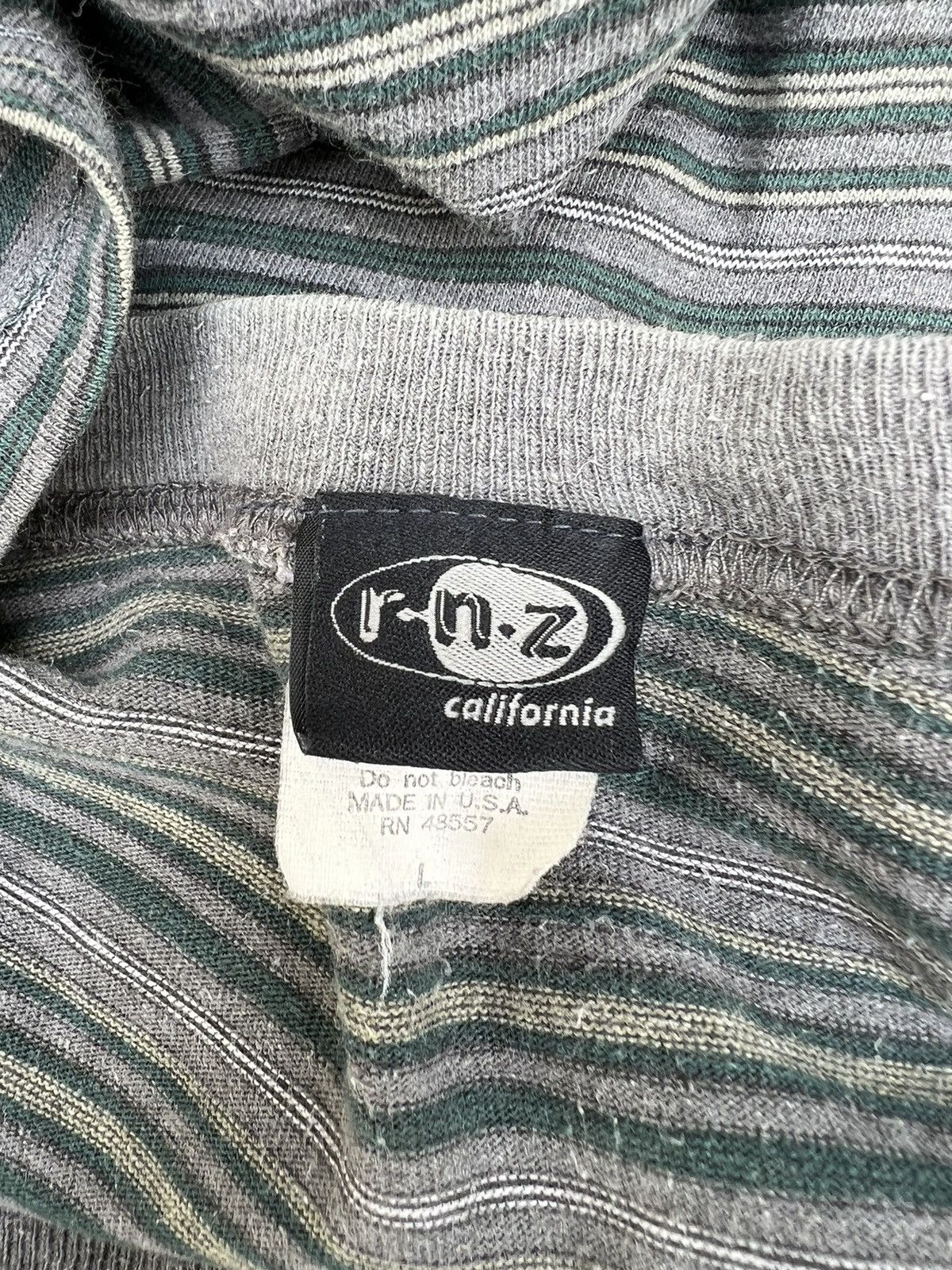 Vintage Vintage 90s R.N.Z California Stripe tee Grunge Skate Surf Size US L / EU 52-54 / 3 - 9 Thumbnail