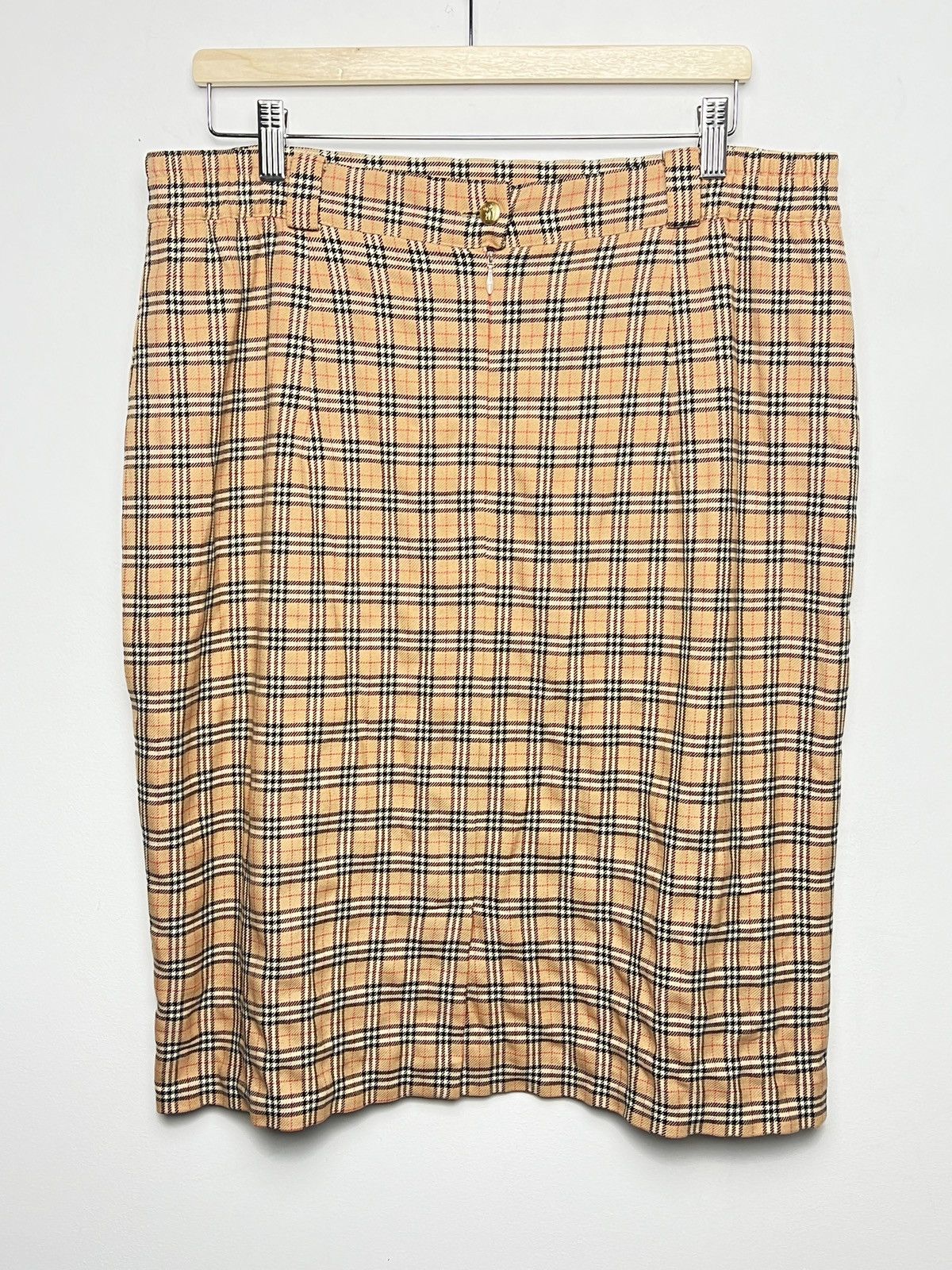 image of Burberry x Vintage Butberry Skirt Nova Check Vintage in Camel, Women's (Size 36)