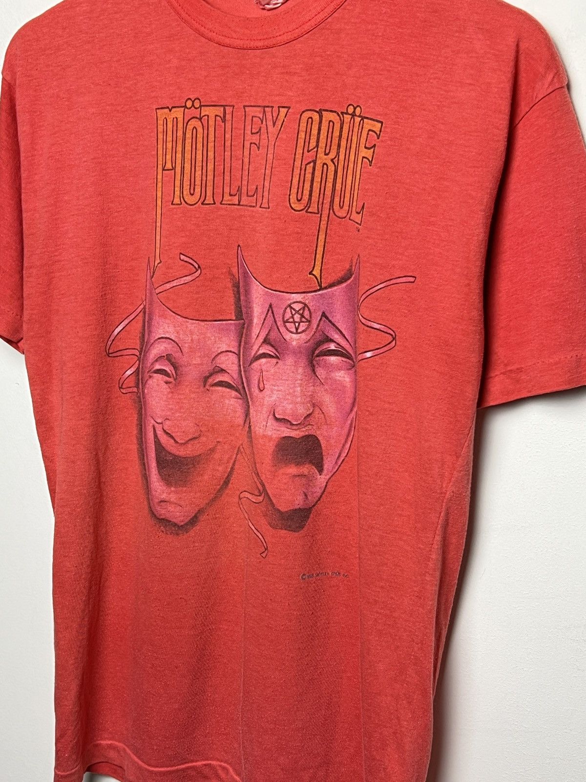 Band Tees motley crue single stitch 1985 tour tee Size US M / EU 48-50 / 2 - 3 Thumbnail