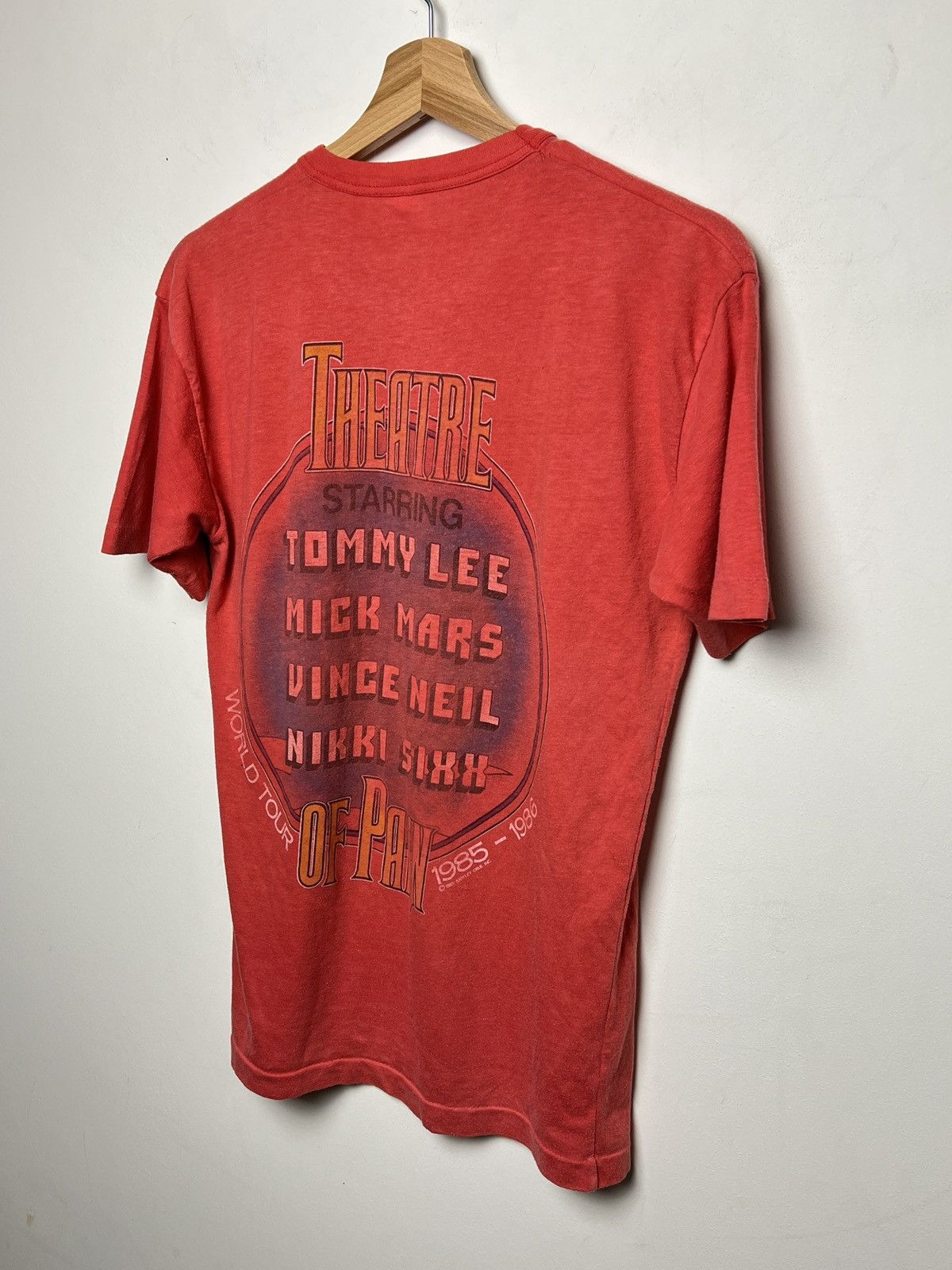 Band Tees motley crue single stitch 1985 tour tee Size US M / EU 48-50 / 2 - 9 Thumbnail