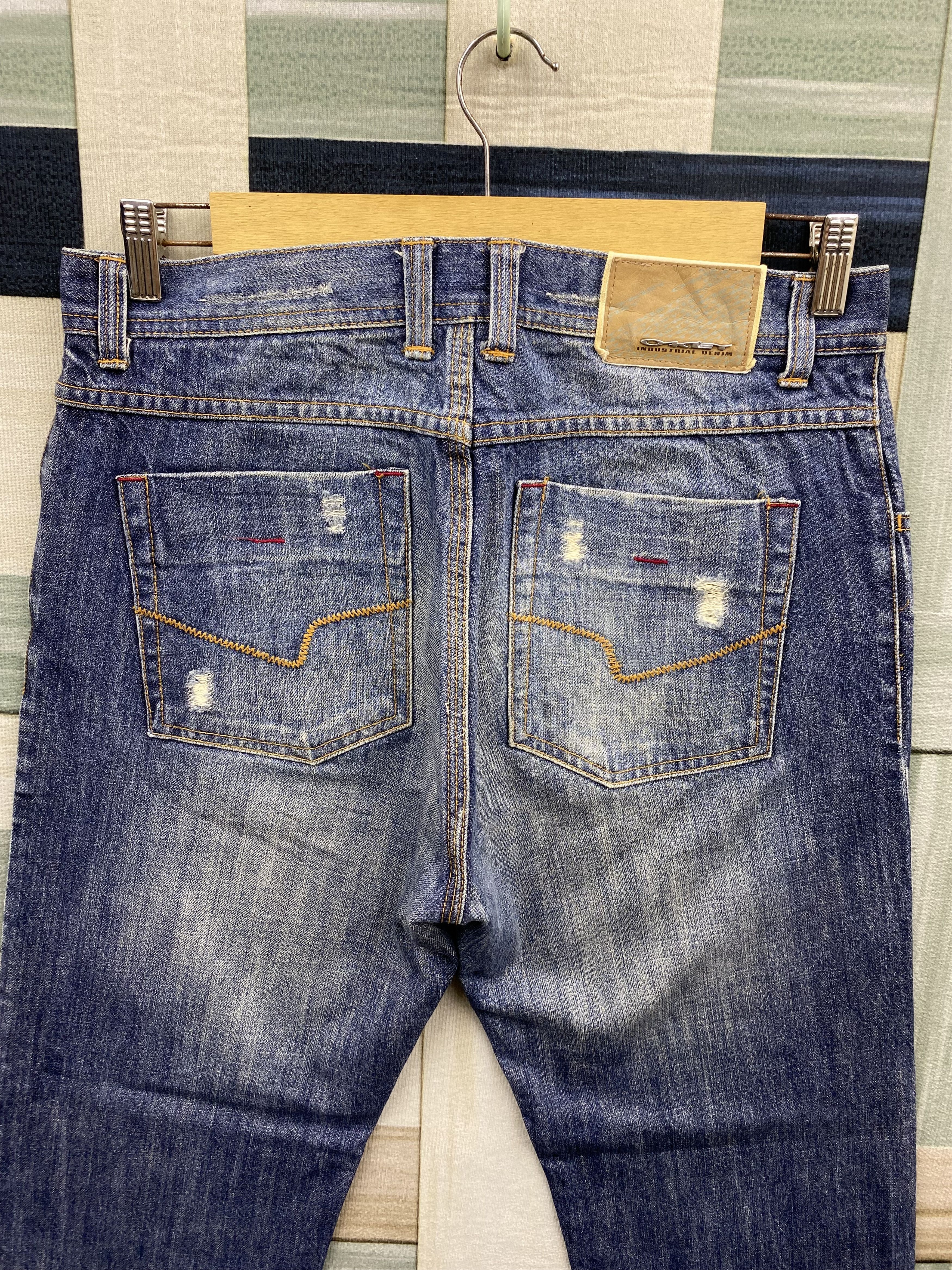Oakley Vintage Oakley Light Distress Faded Blue Denim Jean Size US 32 / EU 48 - 4 Thumbnail