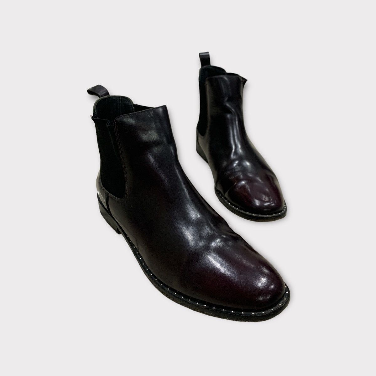 Saint Laurent Paris SAINT LAURENT PARIS STUDDED LEATHER CHELSEA BOOTS Size US 7 / EU 40 - 3 Thumbnail