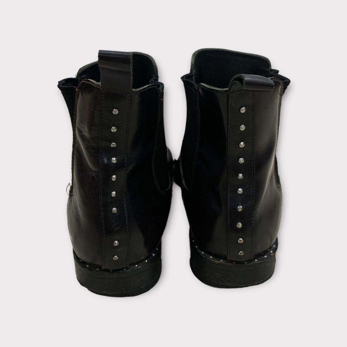 Saint Laurent Paris SAINT LAURENT PARIS STUDDED LEATHER CHELSEA BOOTS Size US 7 / EU 40 - 4 Thumbnail
