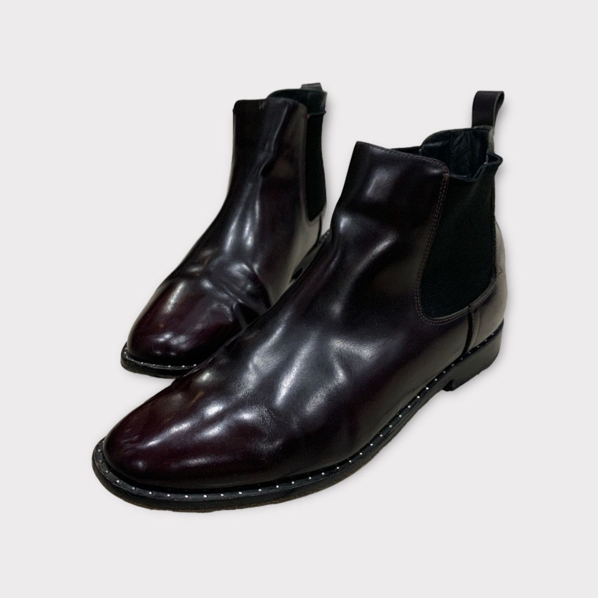 Saint Laurent Paris SAINT LAURENT PARIS STUDDED LEATHER CHELSEA BOOTS Size US 7 / EU 40 - 1 Thumbnail
