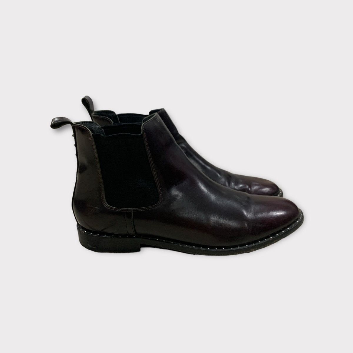Saint Laurent Paris SAINT LAURENT PARIS STUDDED LEATHER CHELSEA BOOTS Size US 7 / EU 40 - 6 Thumbnail