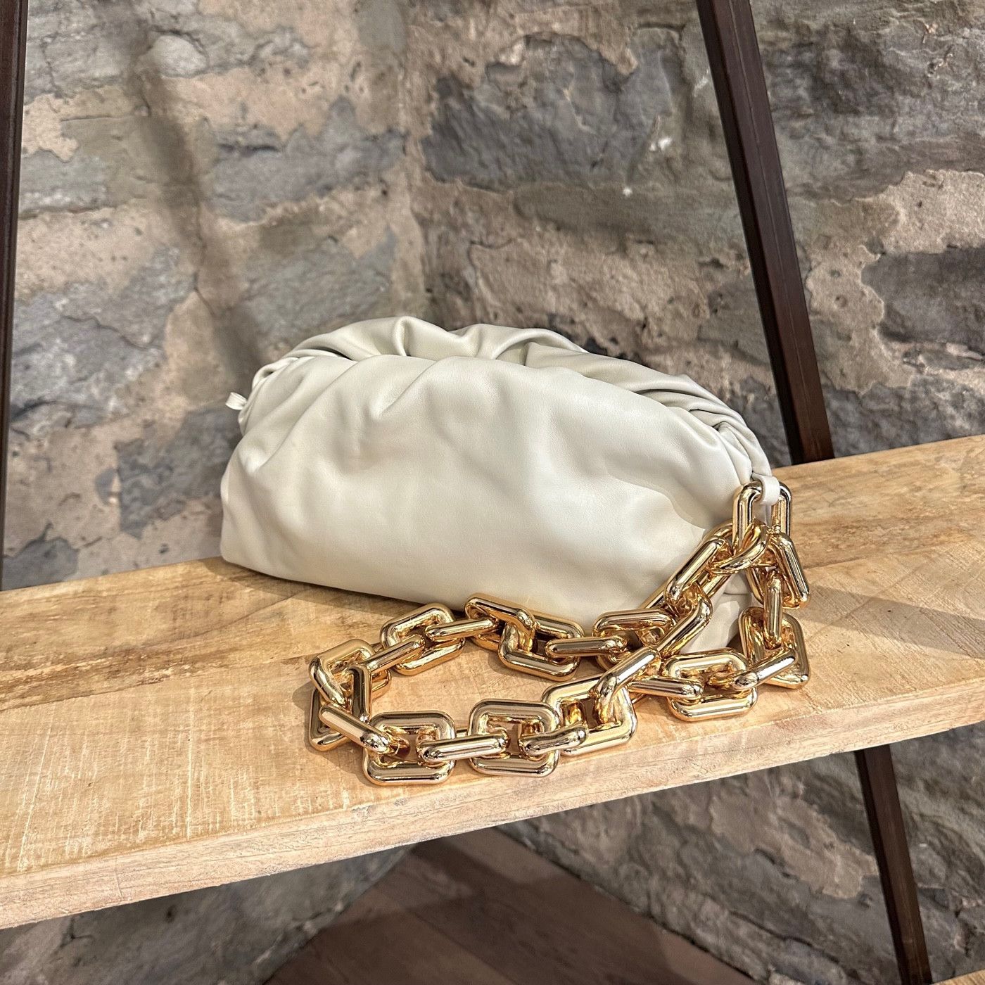 Bottega Veneta Bottega Veneta Beige Leather The Chain Pouch Clutch Size ONE SIZE - 1 Thumbnail