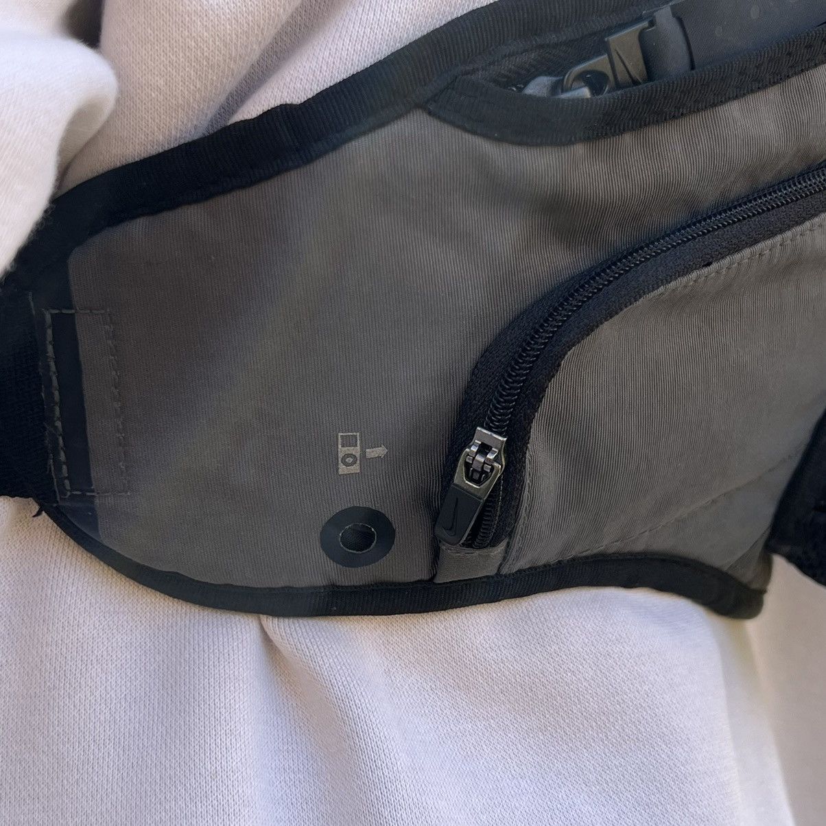 Nike •Free shipping• Nike sling bag/crossbody bag Size ONE SIZE - 7 Thumbnail