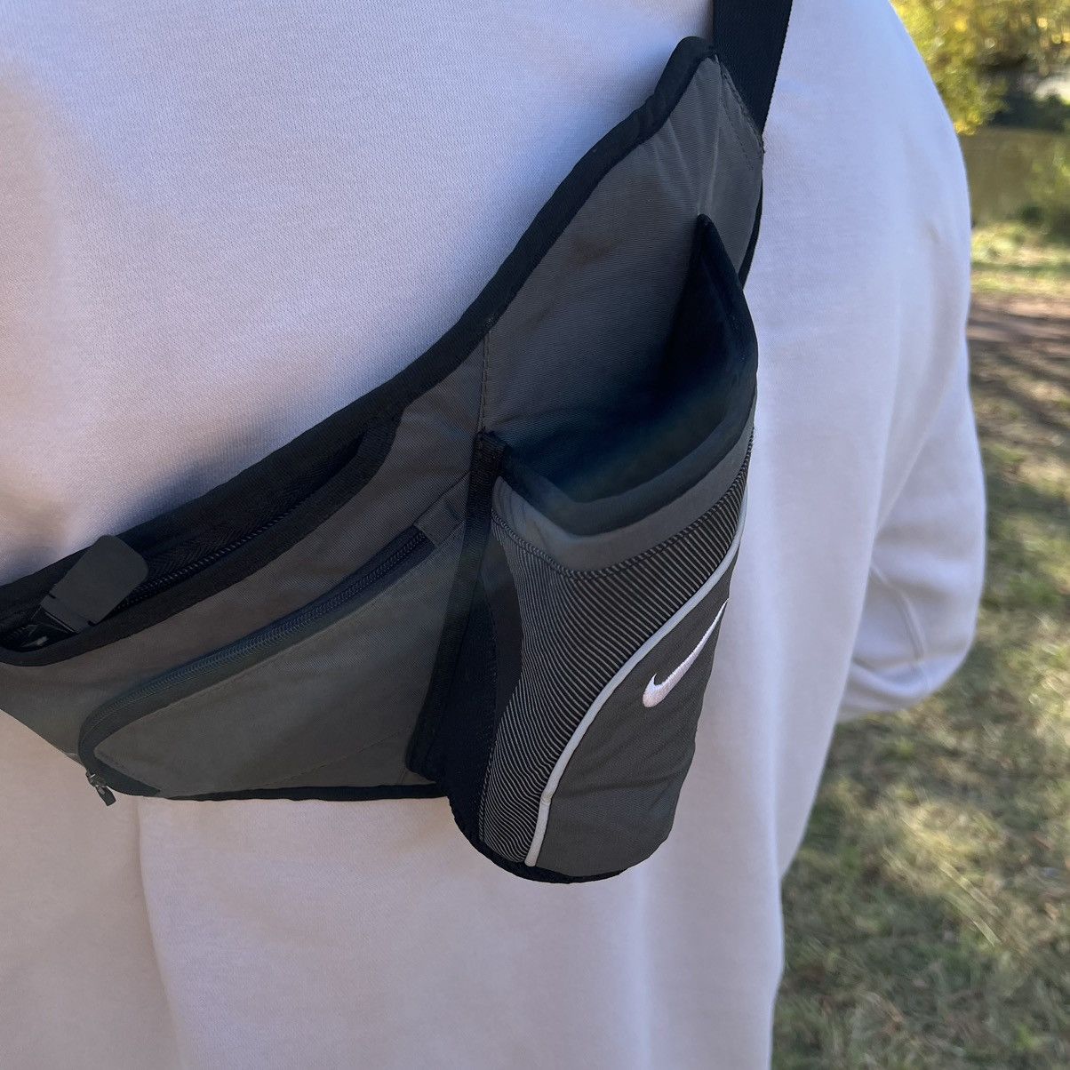 Nike •Free shipping• Nike sling bag/crossbody bag Size ONE SIZE - 5 Thumbnail