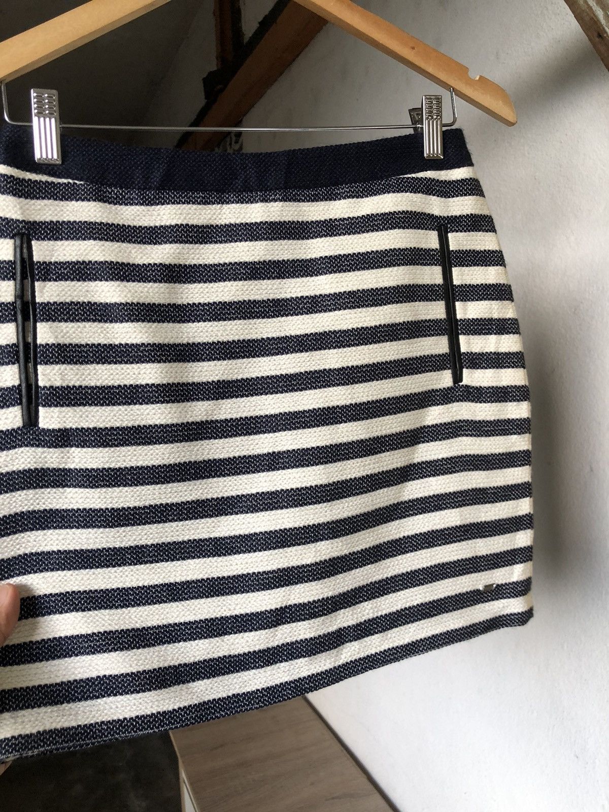 Tommy Hilfiger Vintage Tommy Hilfiger Tweed Striped Blue Mini Skirt Size 28" / US 6 / IT 42 - 7 Thumbnail