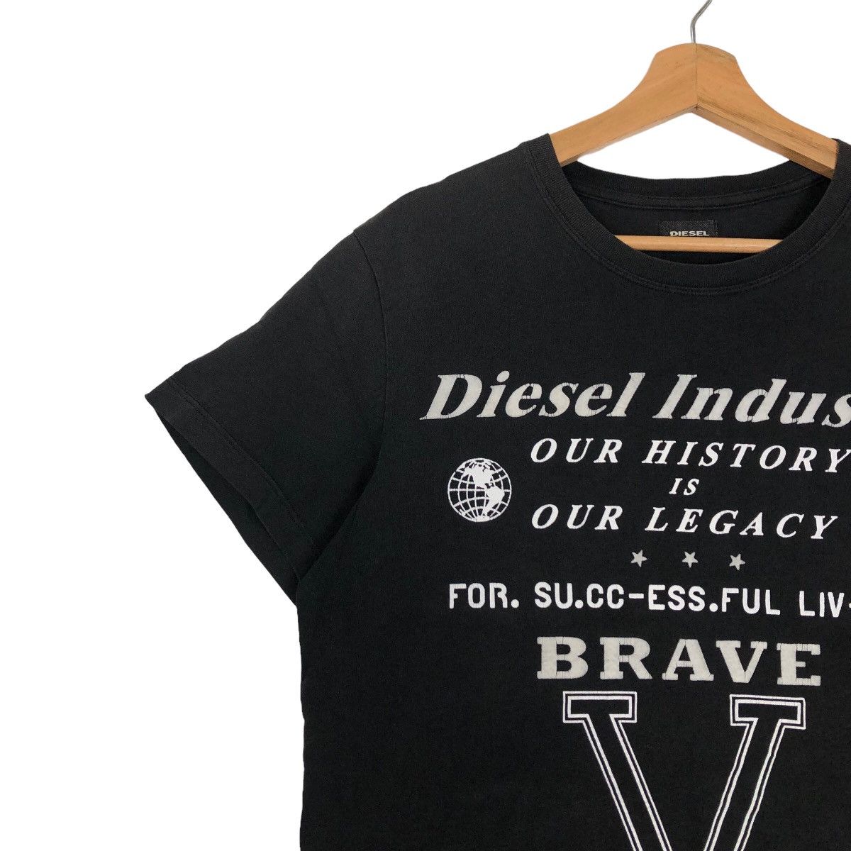 Japanese Brand VINTAGE DIESEL TEE BIG LOGO BLACK ICONIC PUNK DESIGN Size US M / EU 48-50 / 2 - 6 Thumbnail