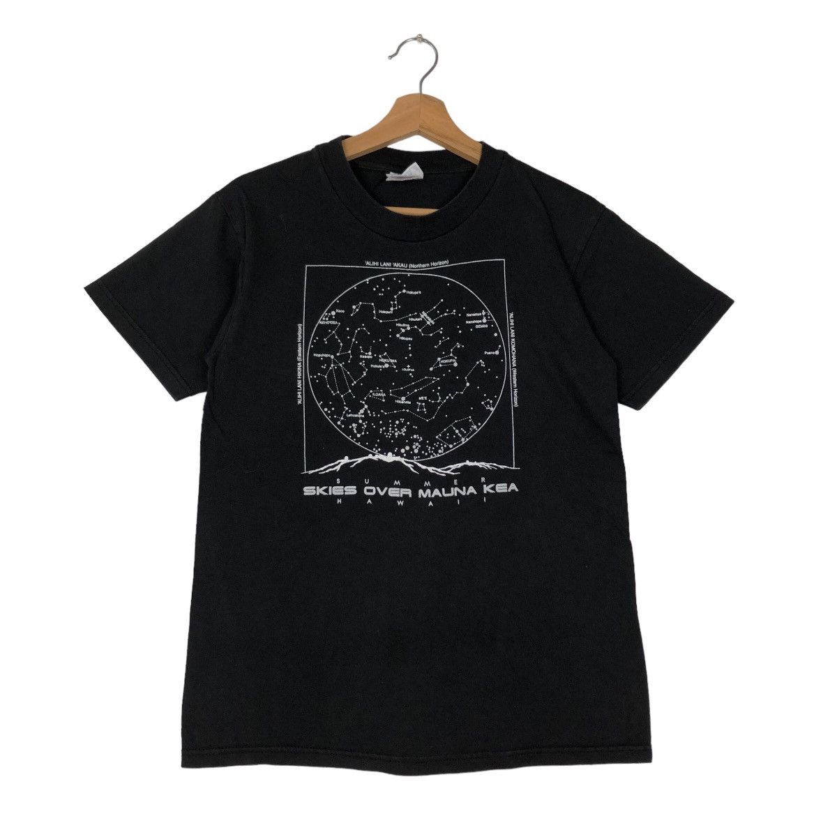 Band Tees VINTAGE 90’s SKIES OVER MAUNA KEA TEE BIG LOGO HANES Size US S / EU 44-46 / 1 - 1 Thumbnail
