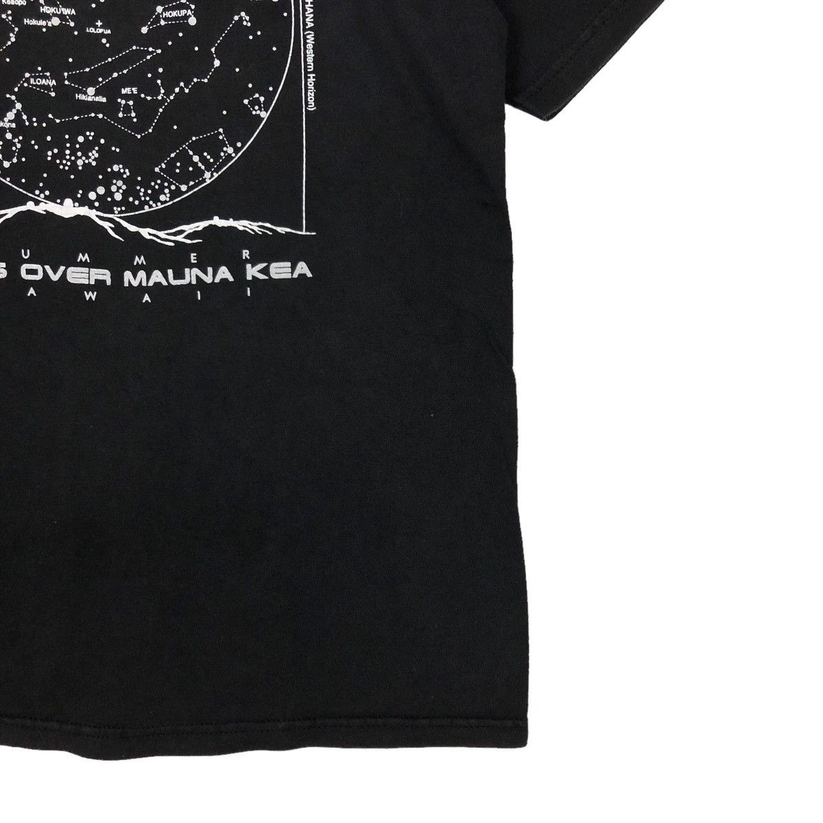Band Tees VINTAGE 90’s SKIES OVER MAUNA KEA TEE BIG LOGO HANES Size US S / EU 44-46 / 1 - 4 Thumbnail