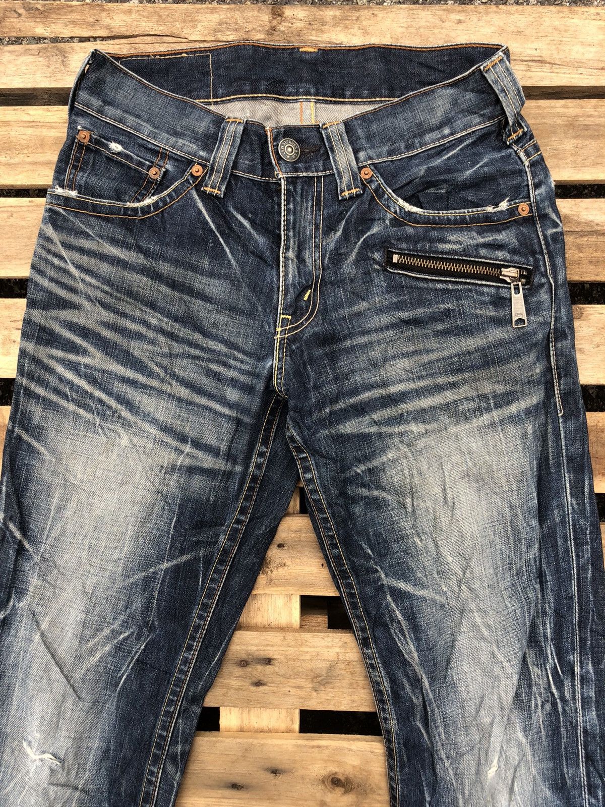 Levi's Levi’s White tag Lot 702 distressed size 30 Size US 30 / EU 46 - 4 Thumbnail