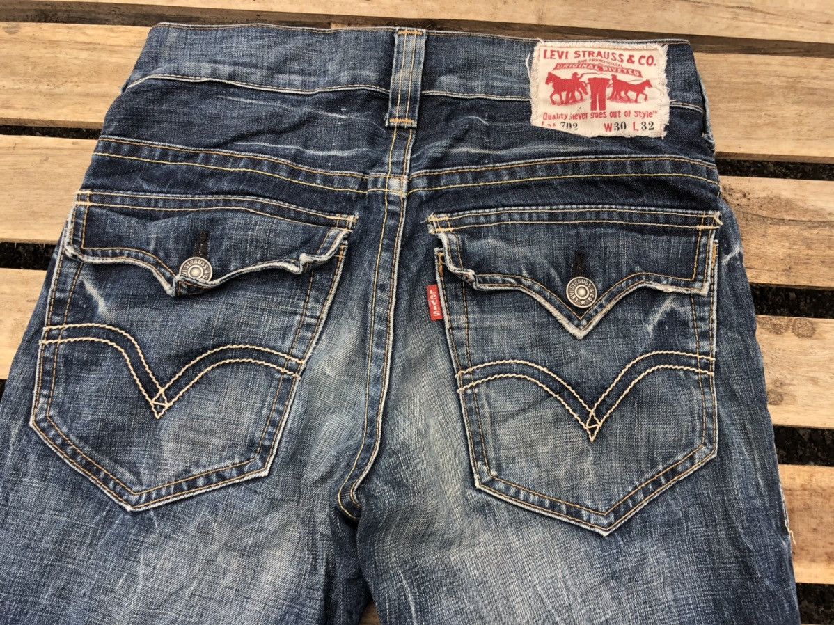 Levi's Levi’s White tag Lot 702 distressed size 30 Size US 30 / EU 46 - 8 Thumbnail