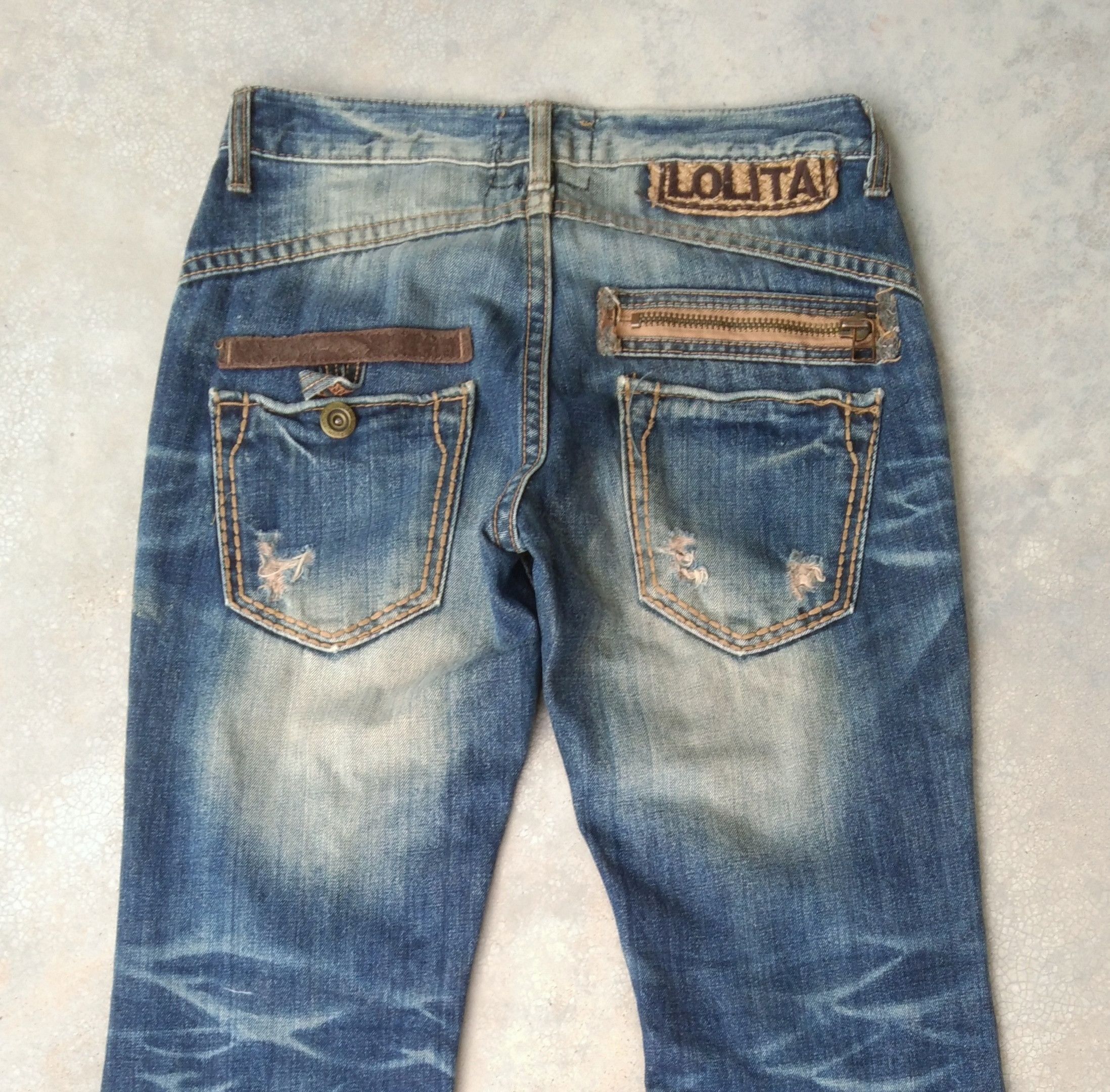 Japanese Brand Vintage Yoshitomo Nara Lolita Distressed Jeans 30x35 Size US 30 / EU 46 - 4 Thumbnail