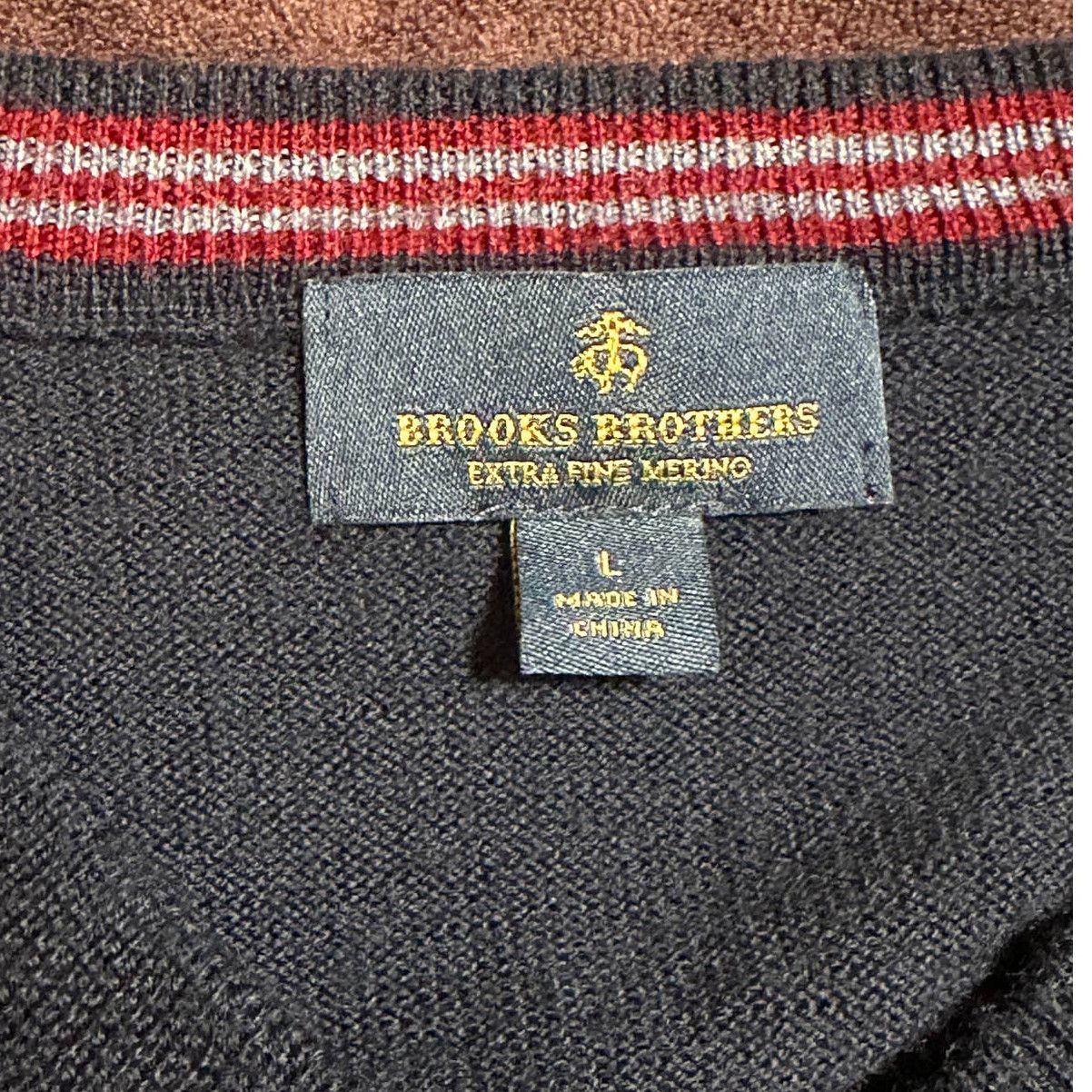 Brooks Brothers Brooks Brothers Navy Blue V-Neck Merino Wool Sweater Size L Size US L / EU 52-54 / 3 - 3 Thumbnail