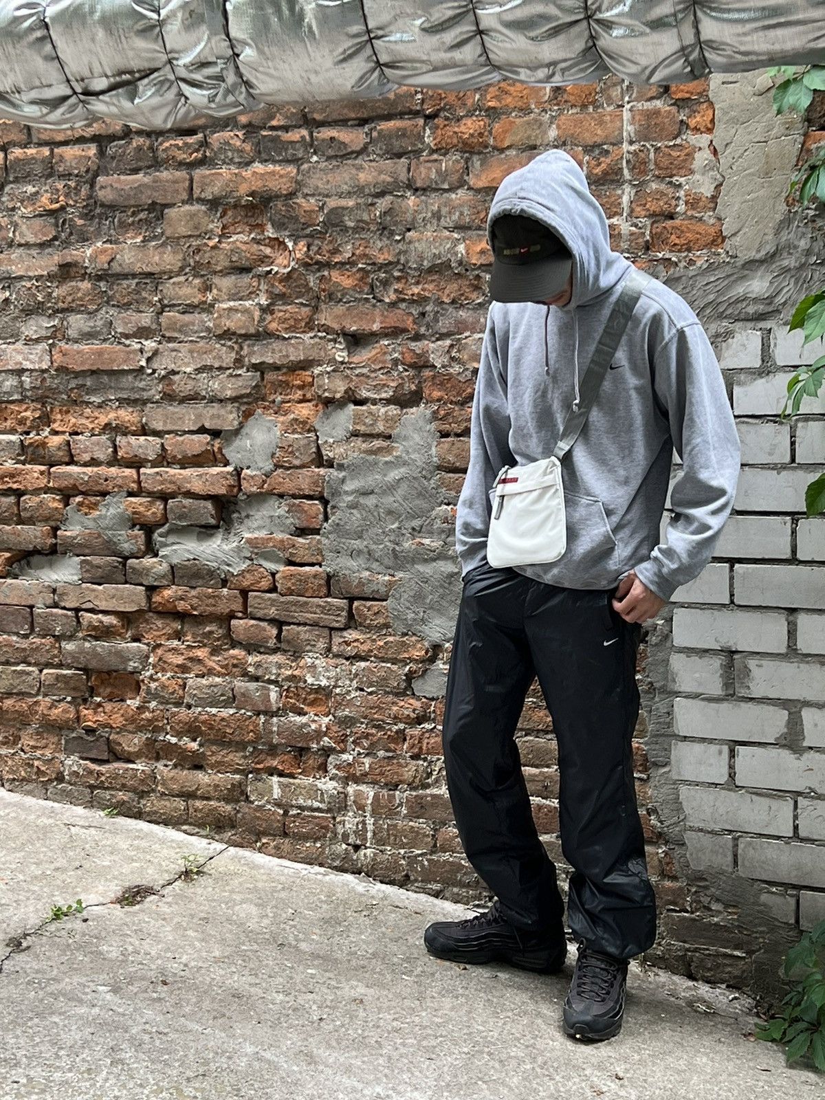 Nike × Vintage Vintage Thrashed Nike Swoosh Hoodie Crewneck Size US M / EU 48-50 / 2 - 3 Thumbnail