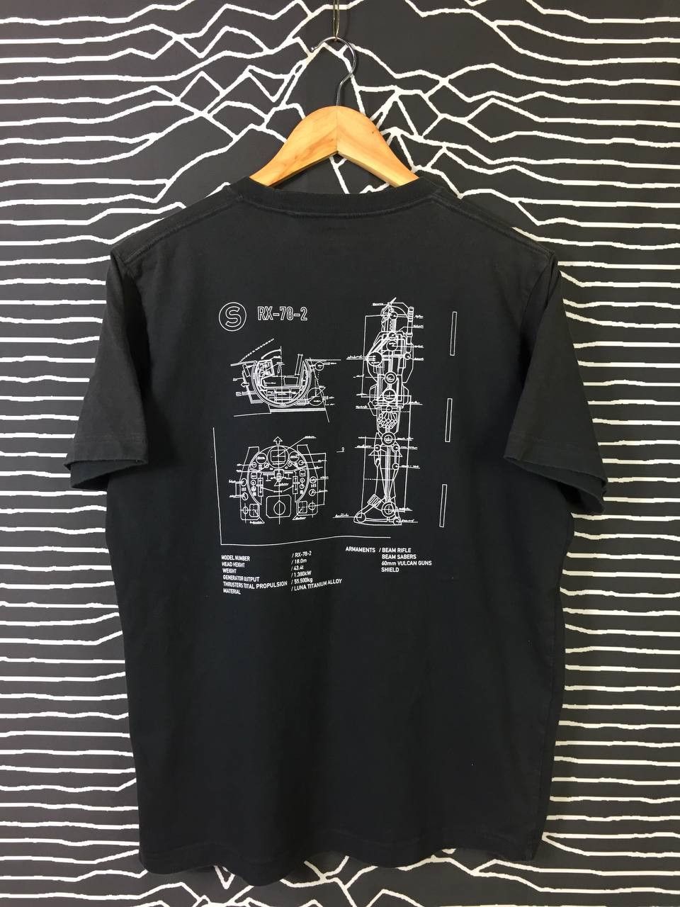 Anime Uniqlo UT Mobile Suit Gundam Graphic Tee Size US L / EU 52-54 / 3 - 2 Thumbnail