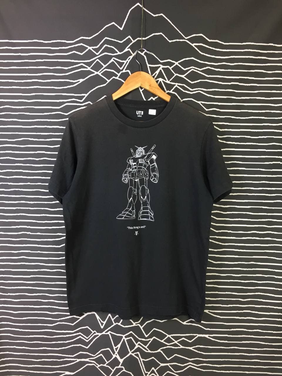 Anime Uniqlo UT Mobile Suit Gundam Graphic Tee Size US L / EU 52-54 / 3 - 3 Thumbnail