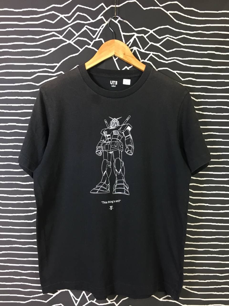 Anime Uniqlo UT Mobile Suit Gundam Graphic Tee Size US L / EU 52-54 / 3 - 1 Thumbnail