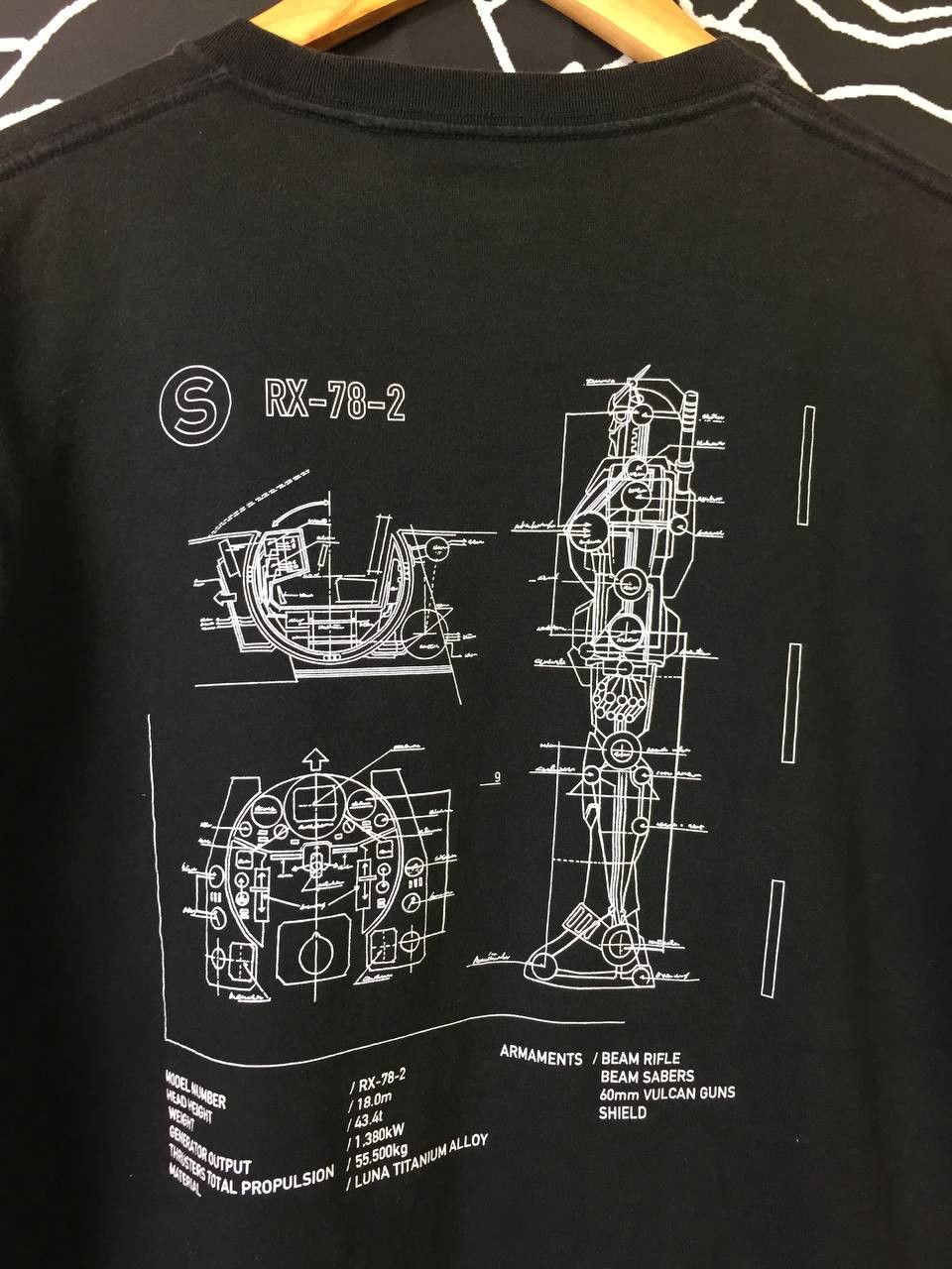 Anime Uniqlo UT Mobile Suit Gundam Graphic Tee Size US L / EU 52-54 / 3 - 6 Thumbnail