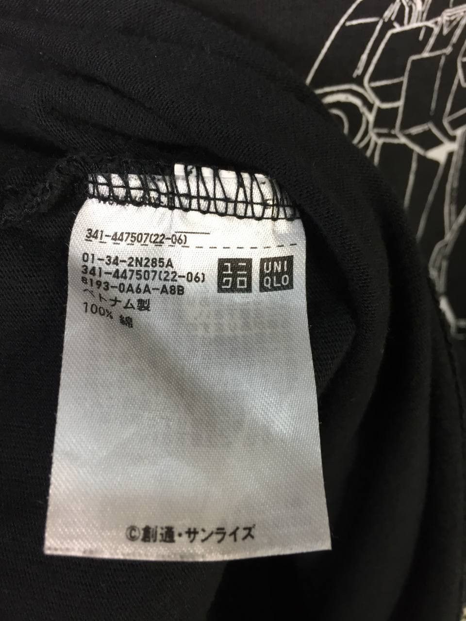 Anime Uniqlo UT Mobile Suit Gundam Graphic Tee Size US L / EU 52-54 / 3 - 8 Thumbnail