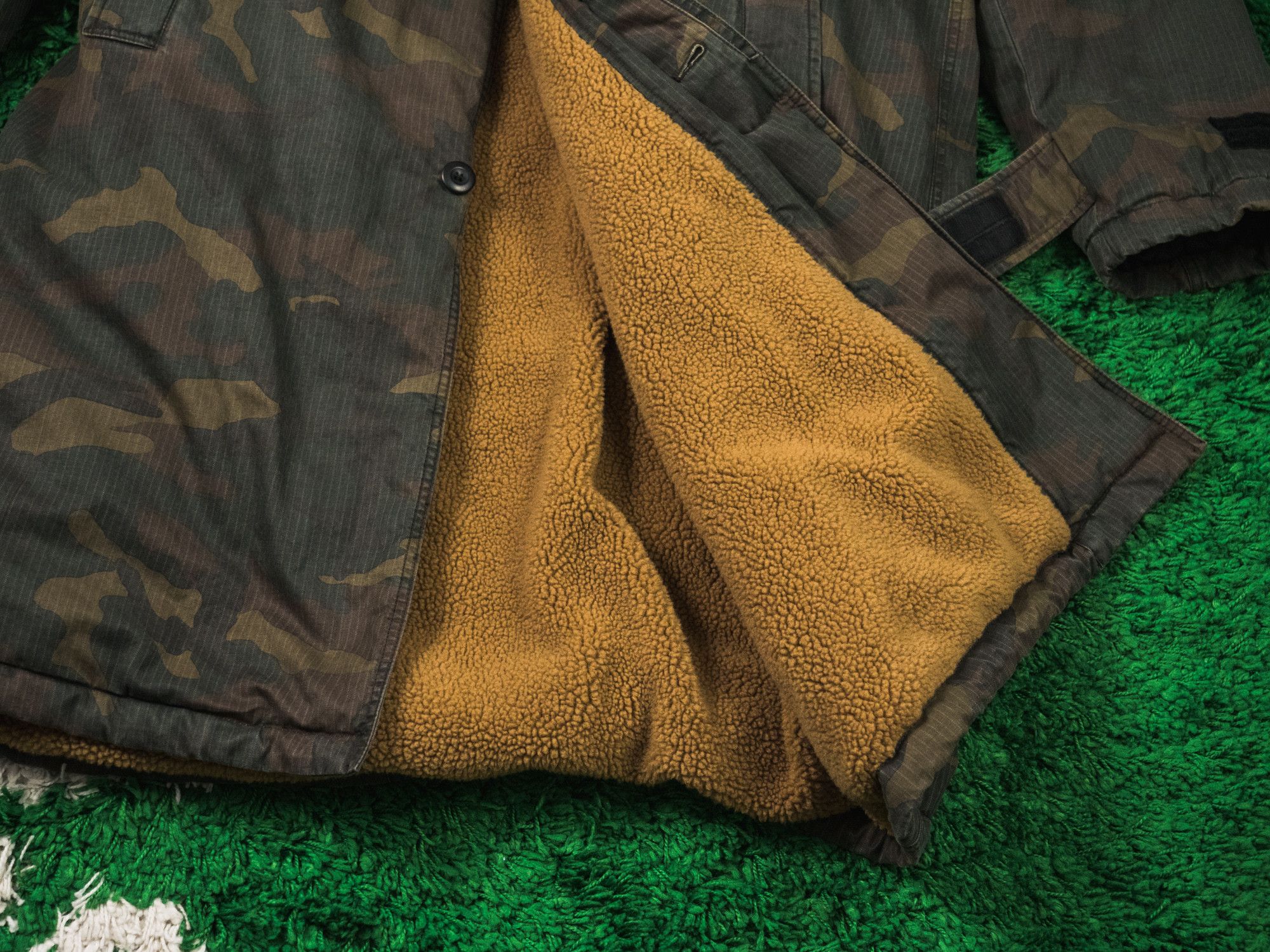Yeezy ULTRA RARE! YEEZY SEAOSN 1 TRENCH CAMO COAT DSWT GRAIL Size US M / EU 48-50 / 2 - 10 Thumbnail