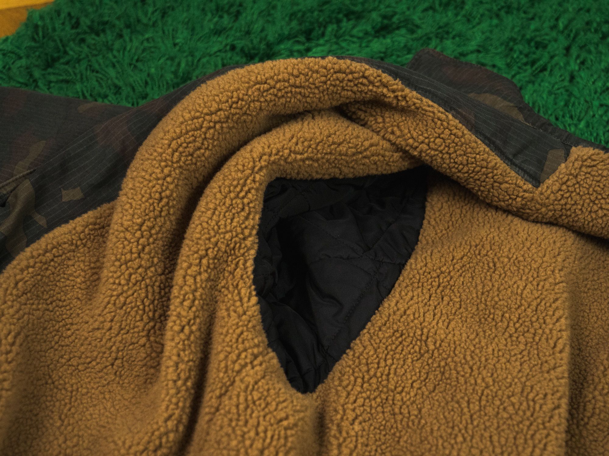 Yeezy ULTRA RARE! YEEZY SEAOSN 1 TRENCH CAMO COAT DSWT GRAIL Size US M / EU 48-50 / 2 - 15 Thumbnail