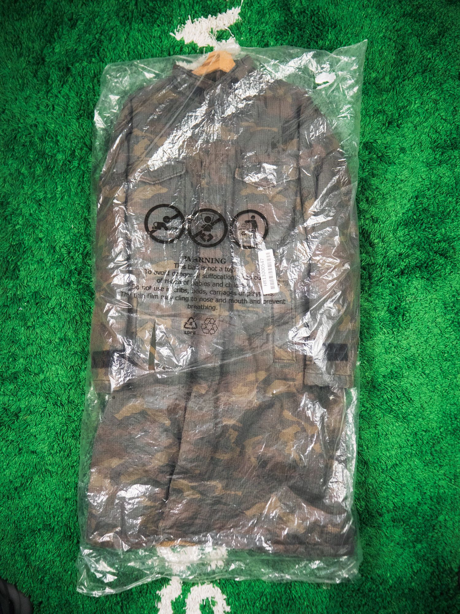 Yeezy ULTRA RARE! YEEZY SEAOSN 1 TRENCH CAMO COAT DSWT GRAIL Size US M / EU 48-50 / 2 - 5 Thumbnail