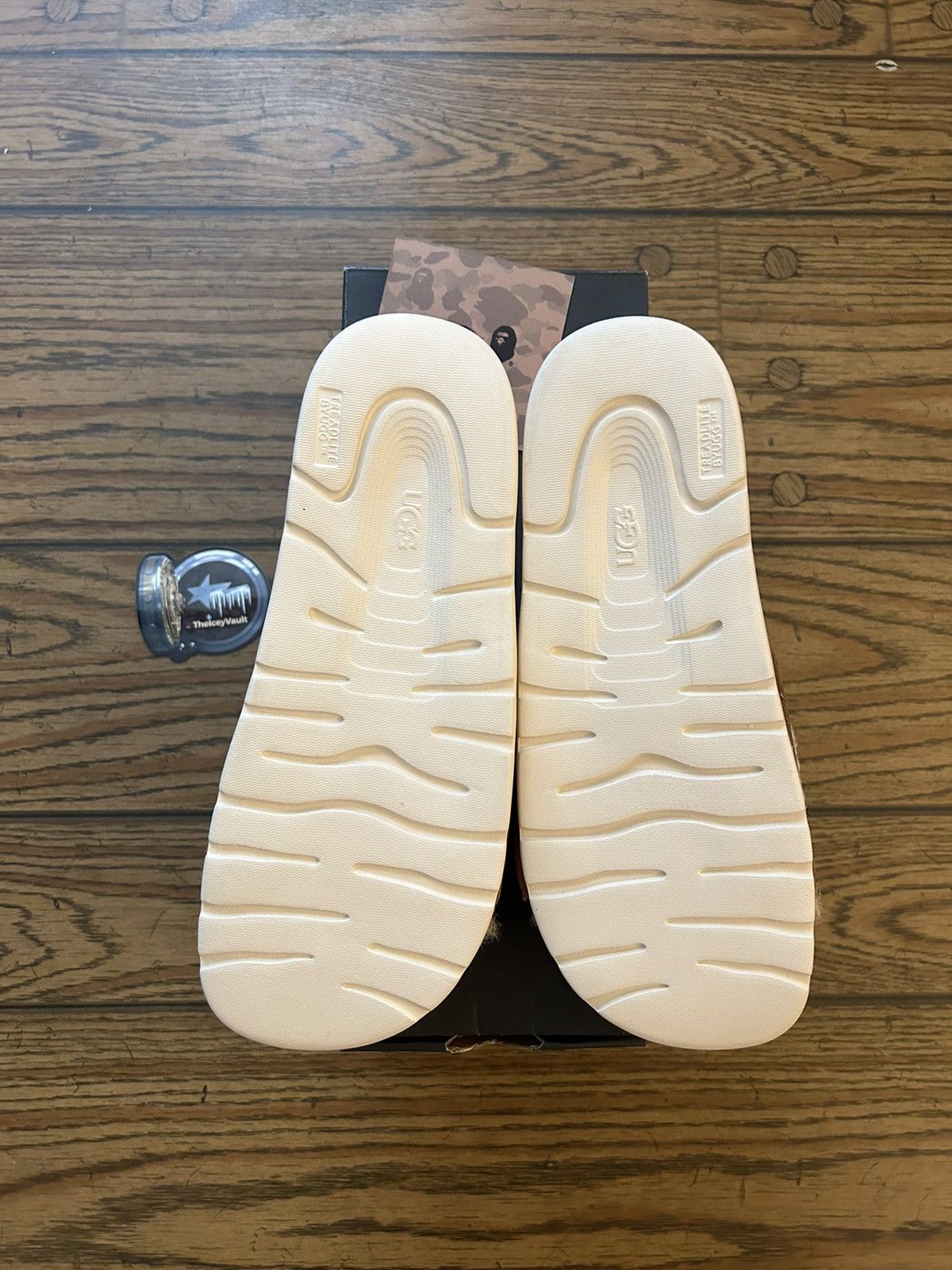 Bape × Ugg Bape x UGGS Fur Slides Size US 7 / EU 40 - 5 Thumbnail