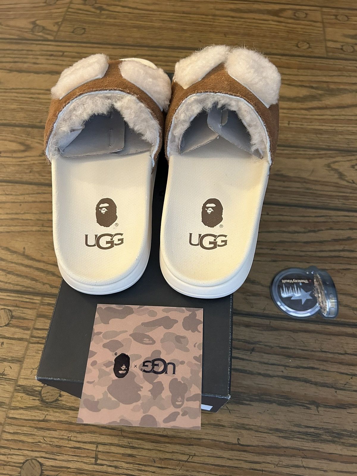 Bape × Ugg Bape x UGGS Fur Slides Size US 7 / EU 40 - 4 Thumbnail