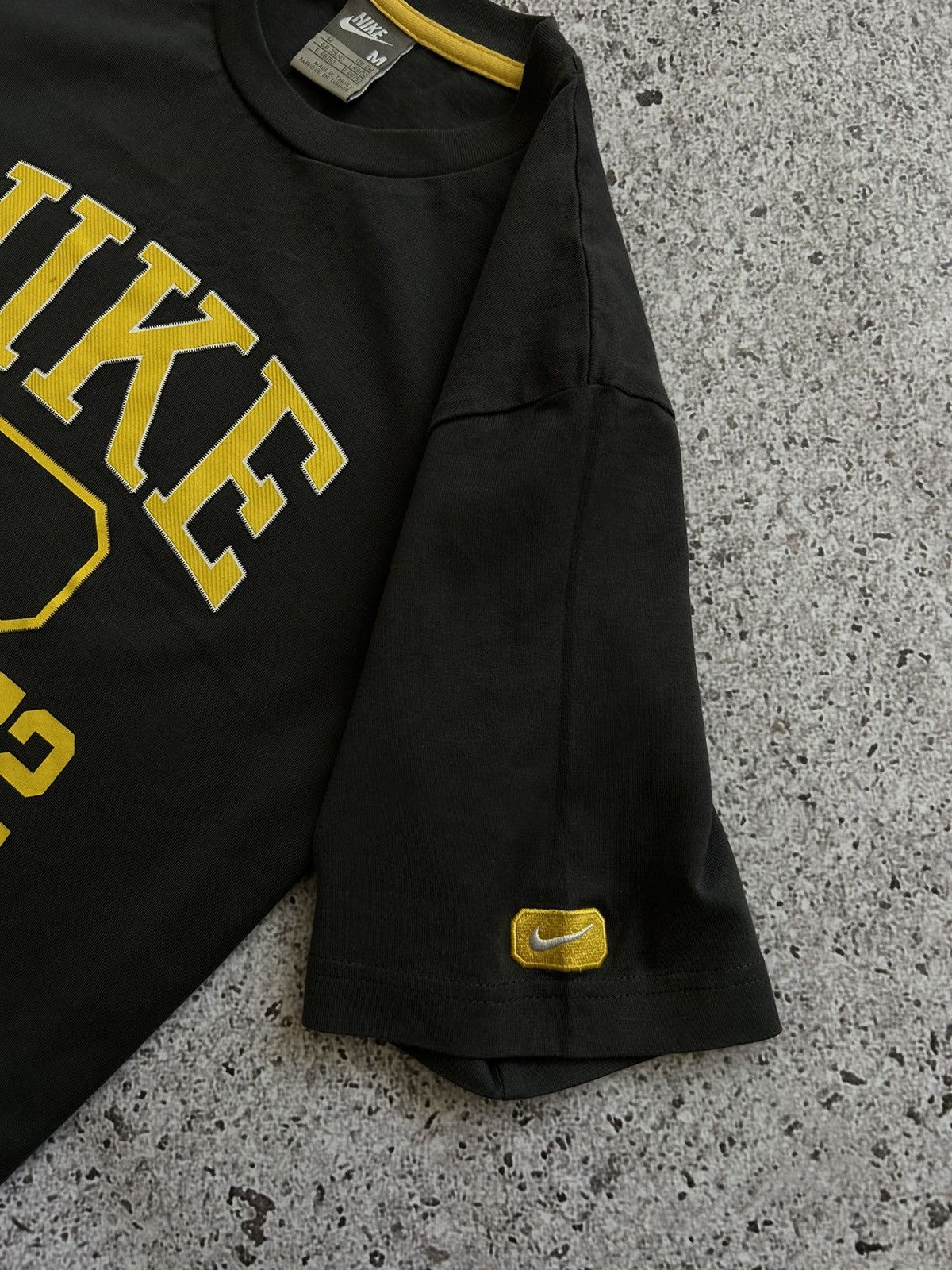 Nike × Vintage Vintage 90s Nike t-shirt Y2K CW21 HYPE Size US M / EU 48-50 / 2 - 6 Thumbnail