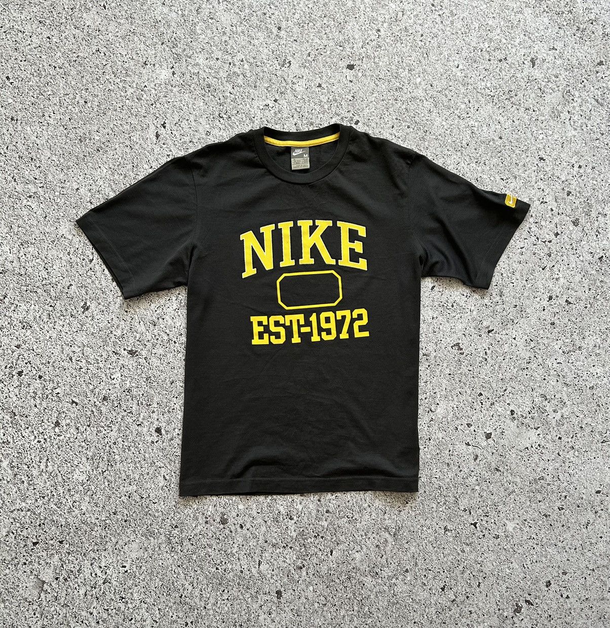 Nike × Vintage Vintage 90s Nike t-shirt Y2K CW21 HYPE Size US M / EU 48-50 / 2 - 1 Thumbnail